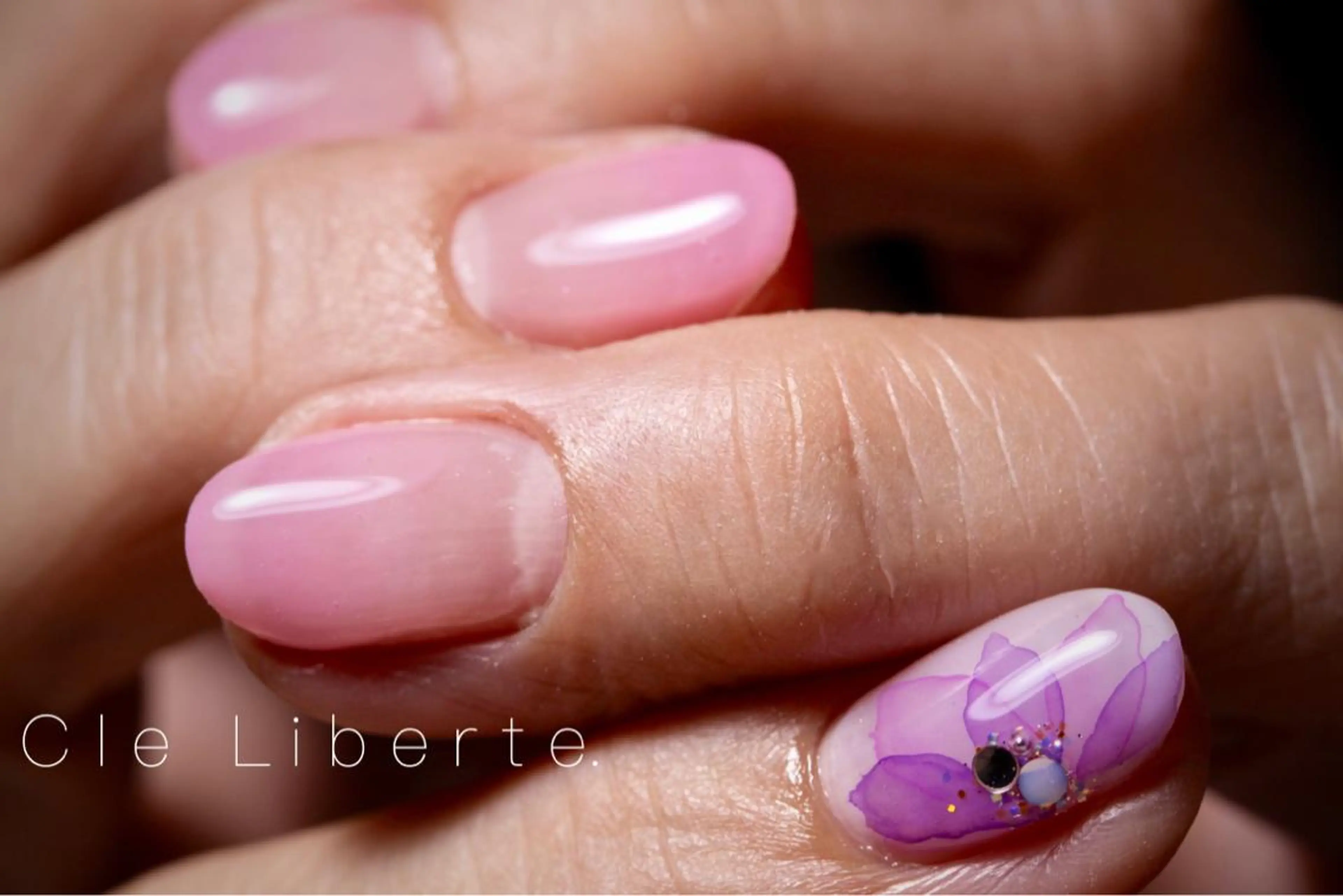 ネイル グラデーション キラキラネイル Elio 国泰寺のネイルデザイン