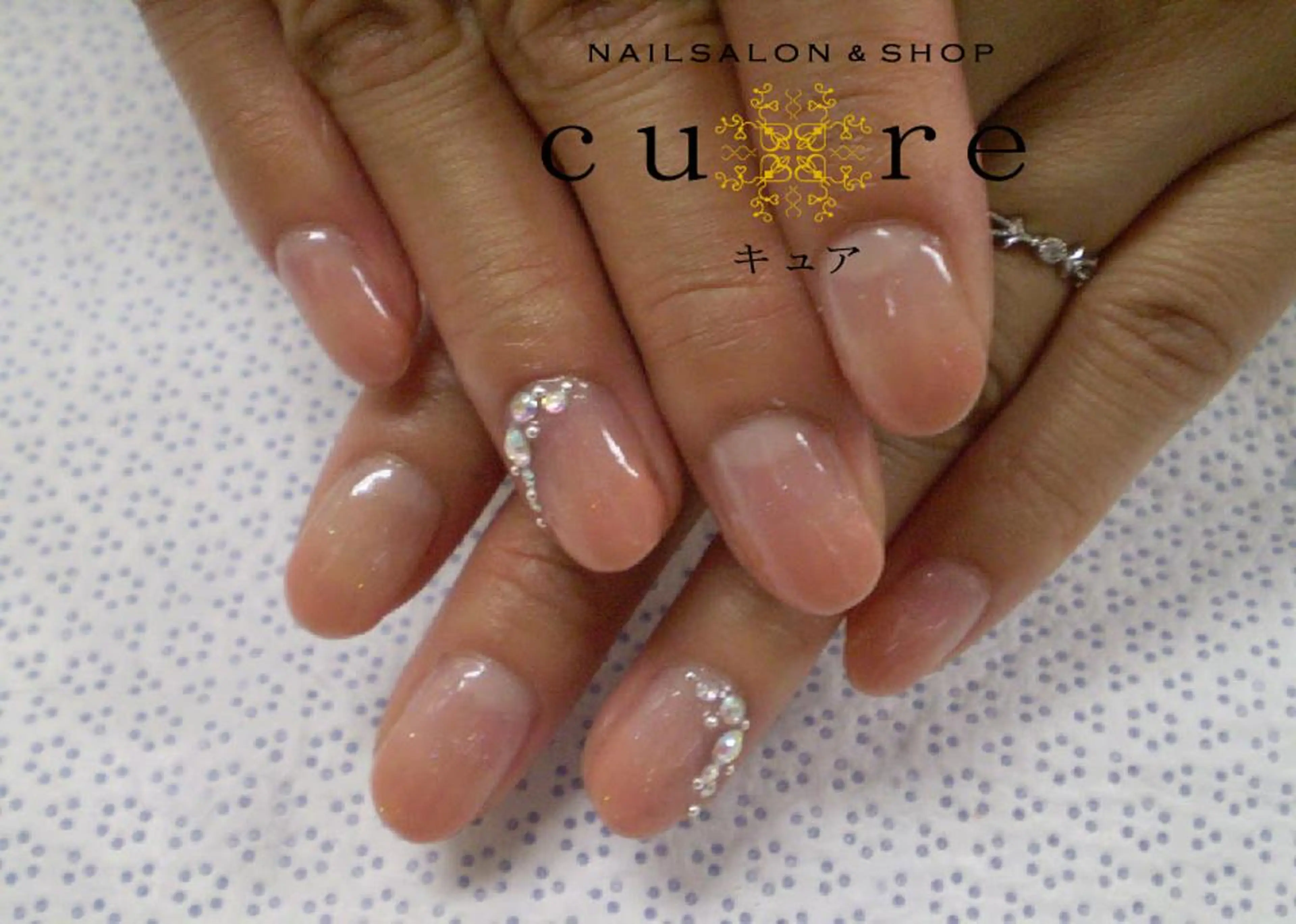 ミディアム ネイル ハンドネイル ネイルサロン Cureのネイルデザイン