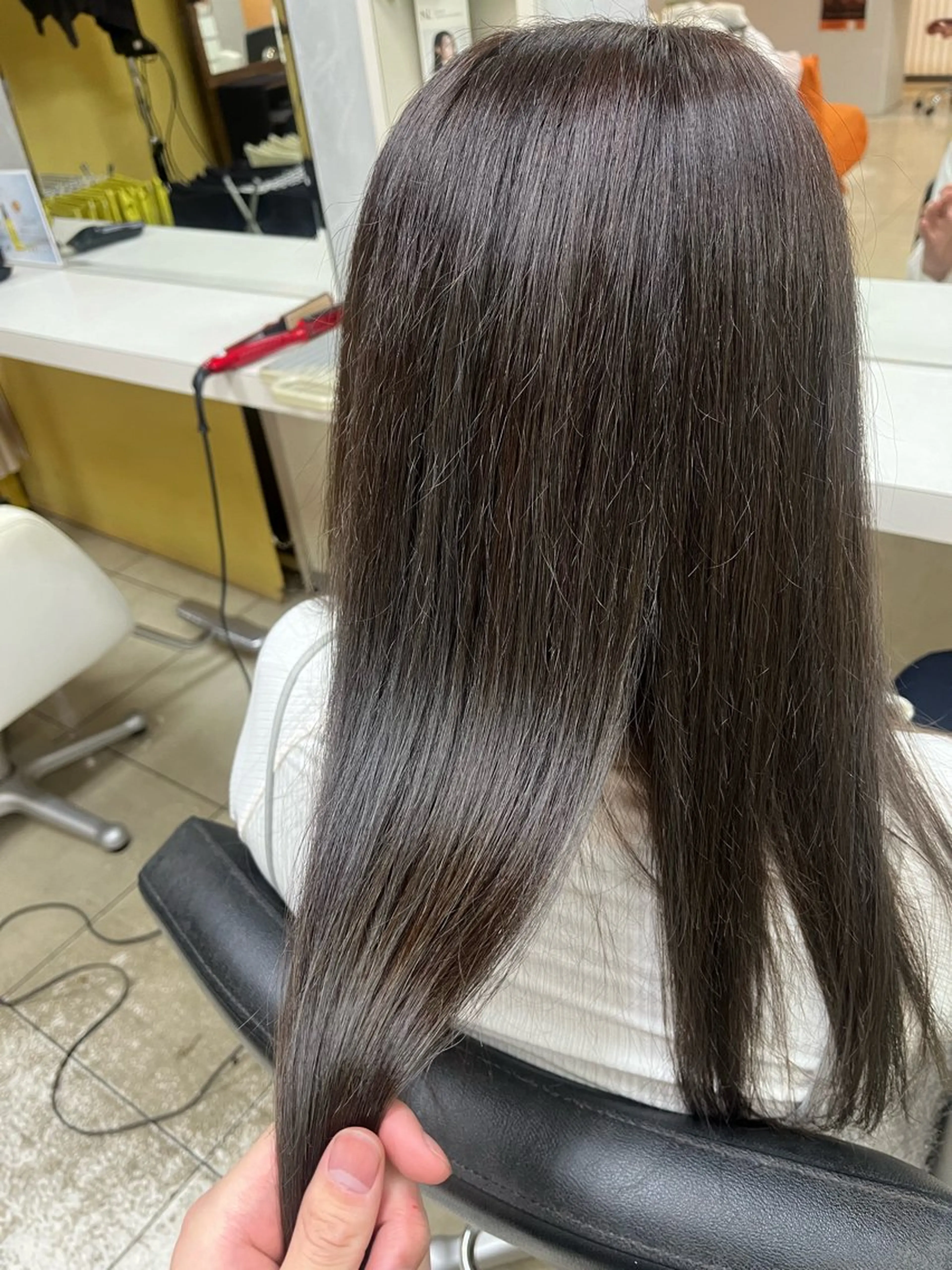 カラー グレージュ ハイライトカラー ラベンダーカラー ラベンダーグレージュ ラベンダーグレー 鶴 章英のヘアスタイル