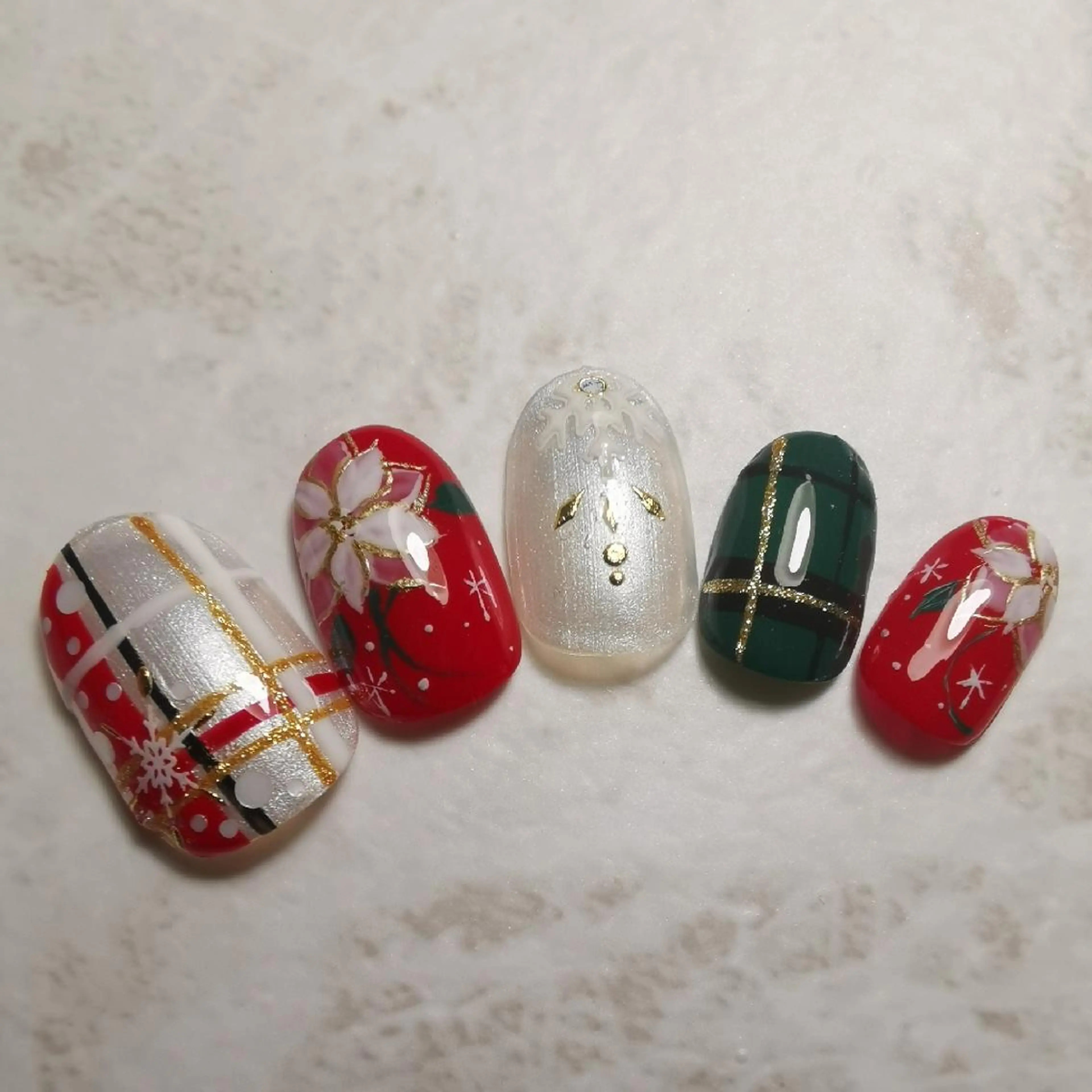 ネイル 冬ネイル クリスマス ハンドネイル reve あやののネイルデザイン