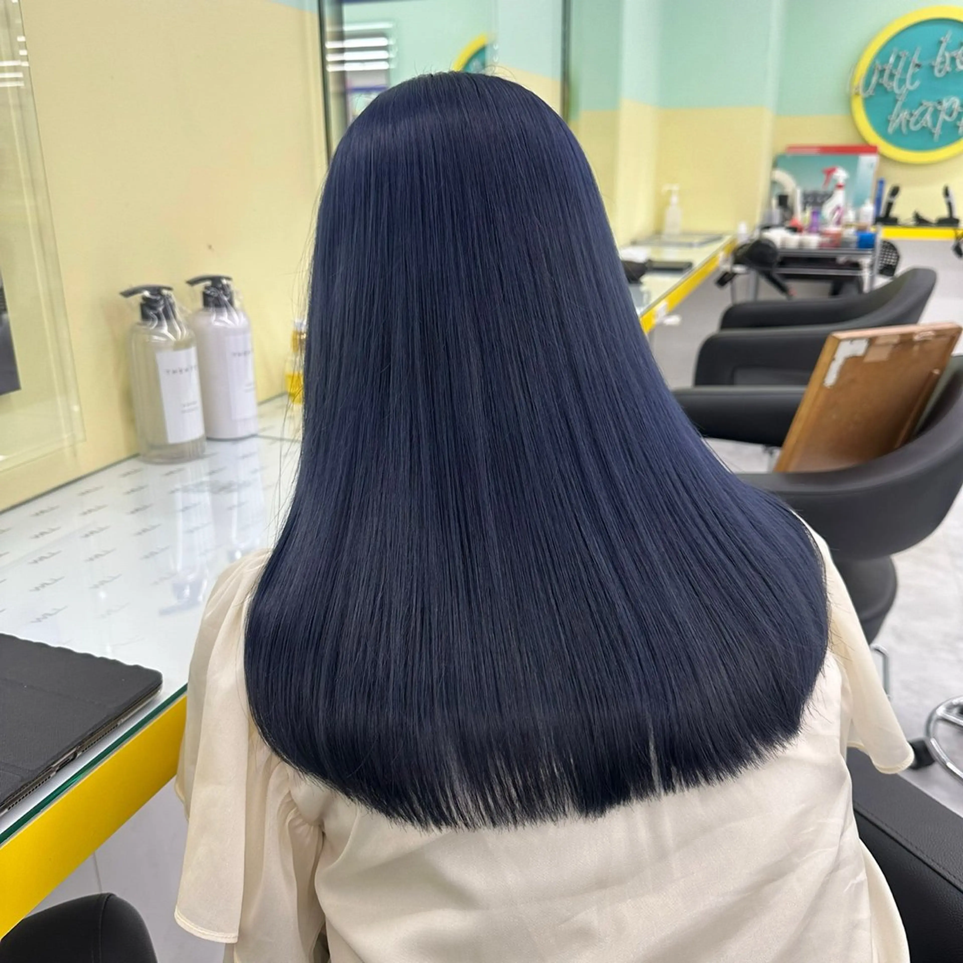 セミロング ヘアカラー 🍀yuria/ハイ トーン/ペールカラーのヘアスタイル