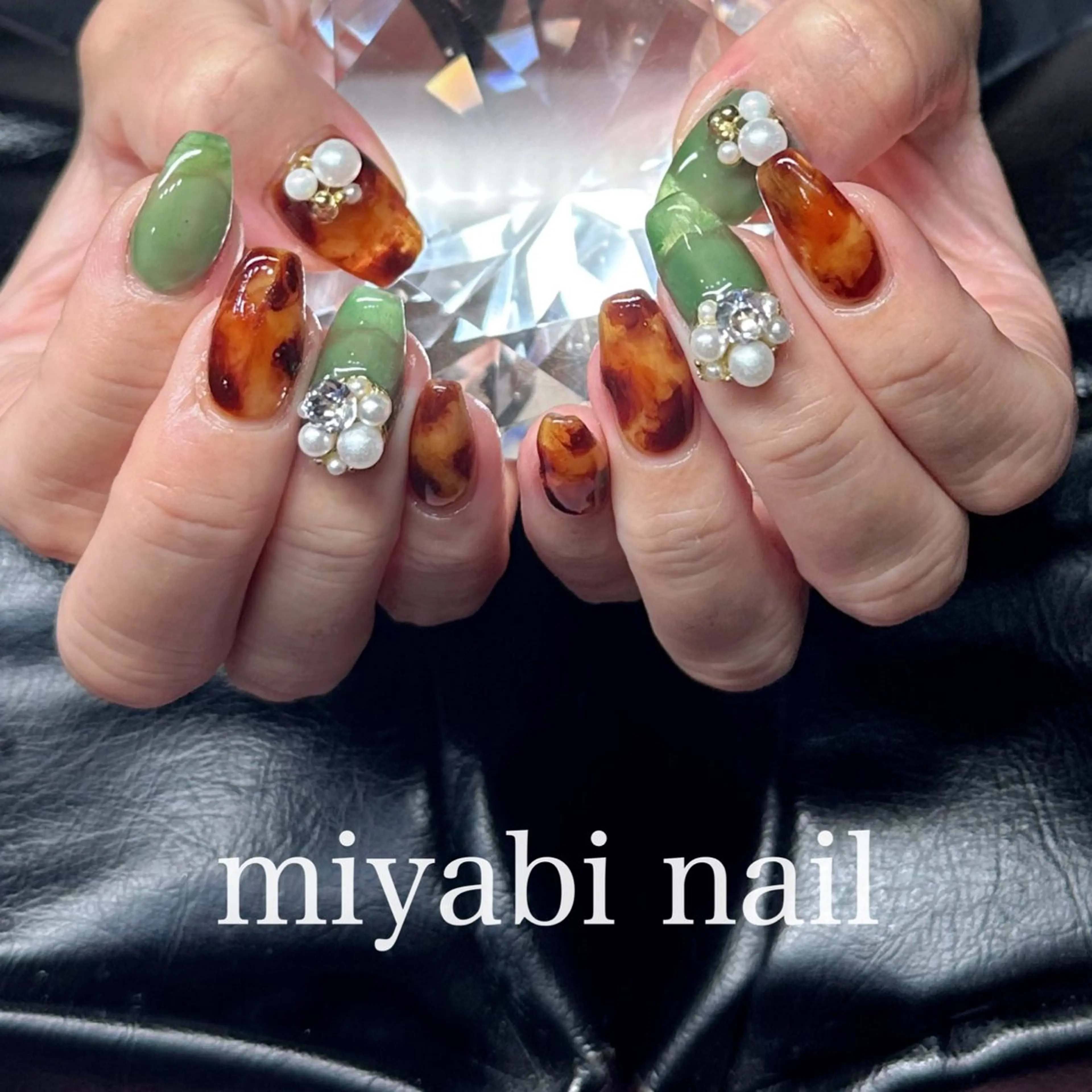 ネイル アートネイル べっ甲ネイル ジェルネイル グリーン キラキラネイル ハンドネイル miyabi nail 桂川駅近くのネイルデザイン