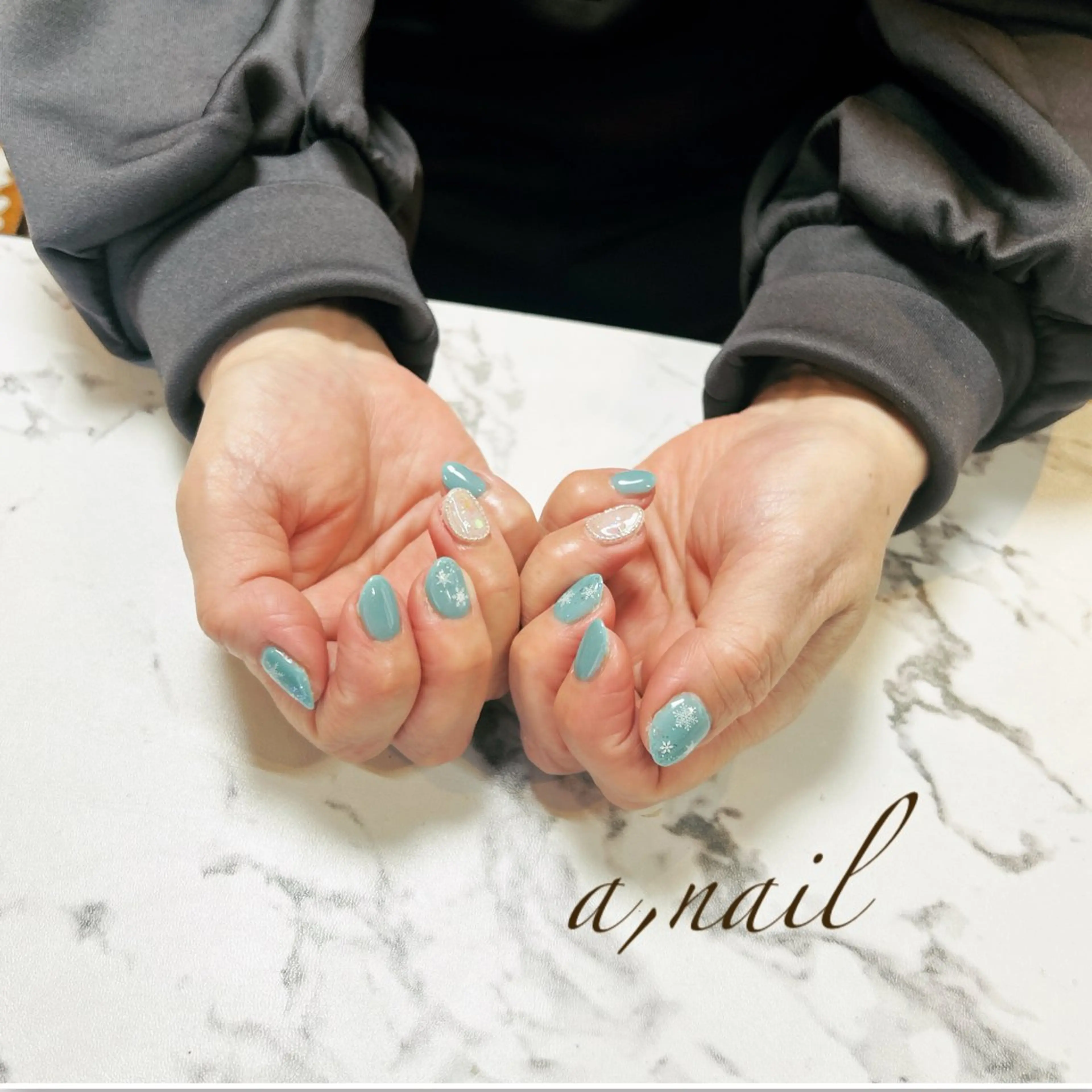 ネイル オーロラネイル グラデーション キラキラネイル ラメ(グリッター) ラメグラデーション ハンドネイル ネイルサロン エーネイルのネイルデザイン