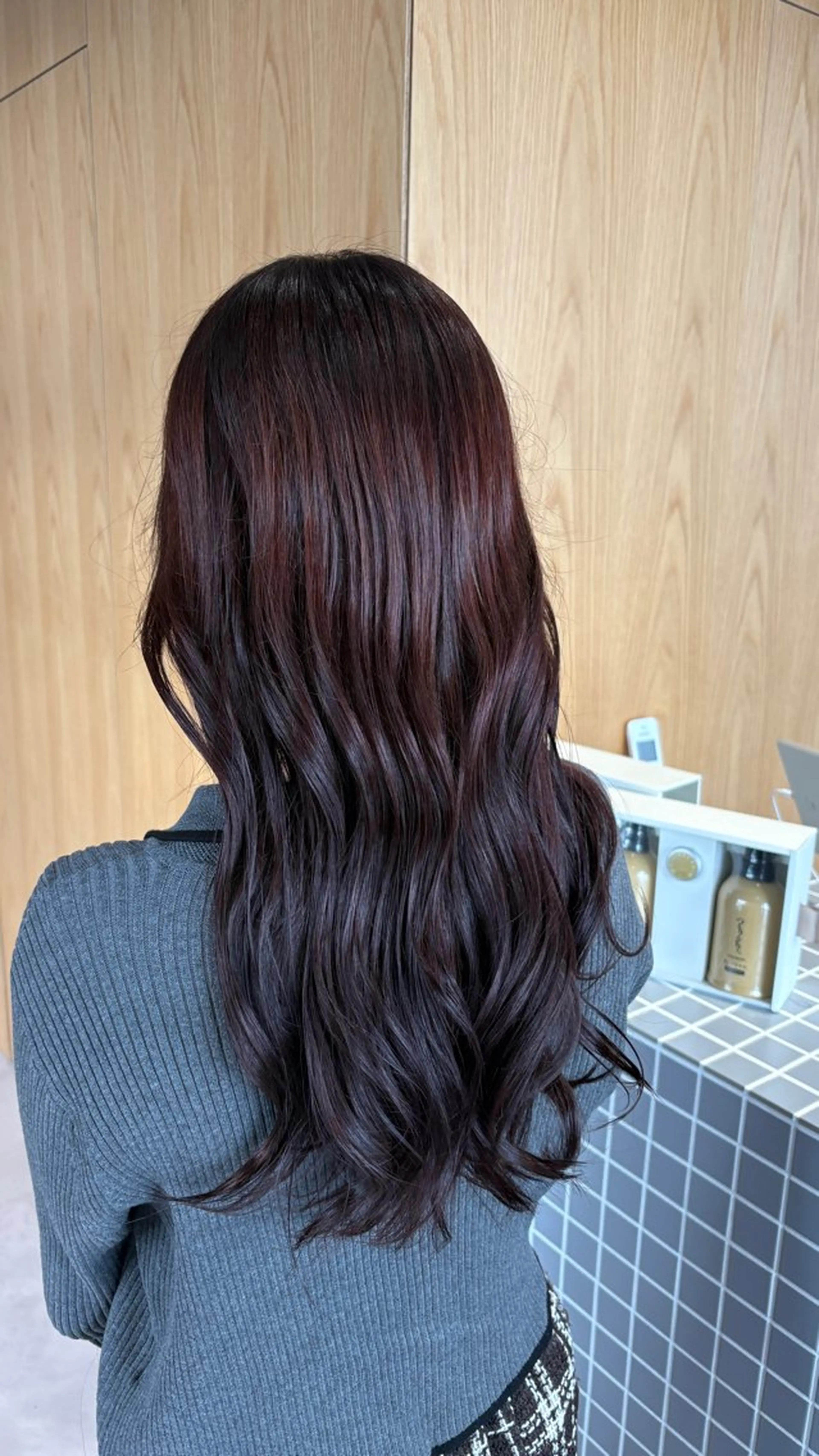 ロング ヘアカラー 井山 葵のヘアスタイル