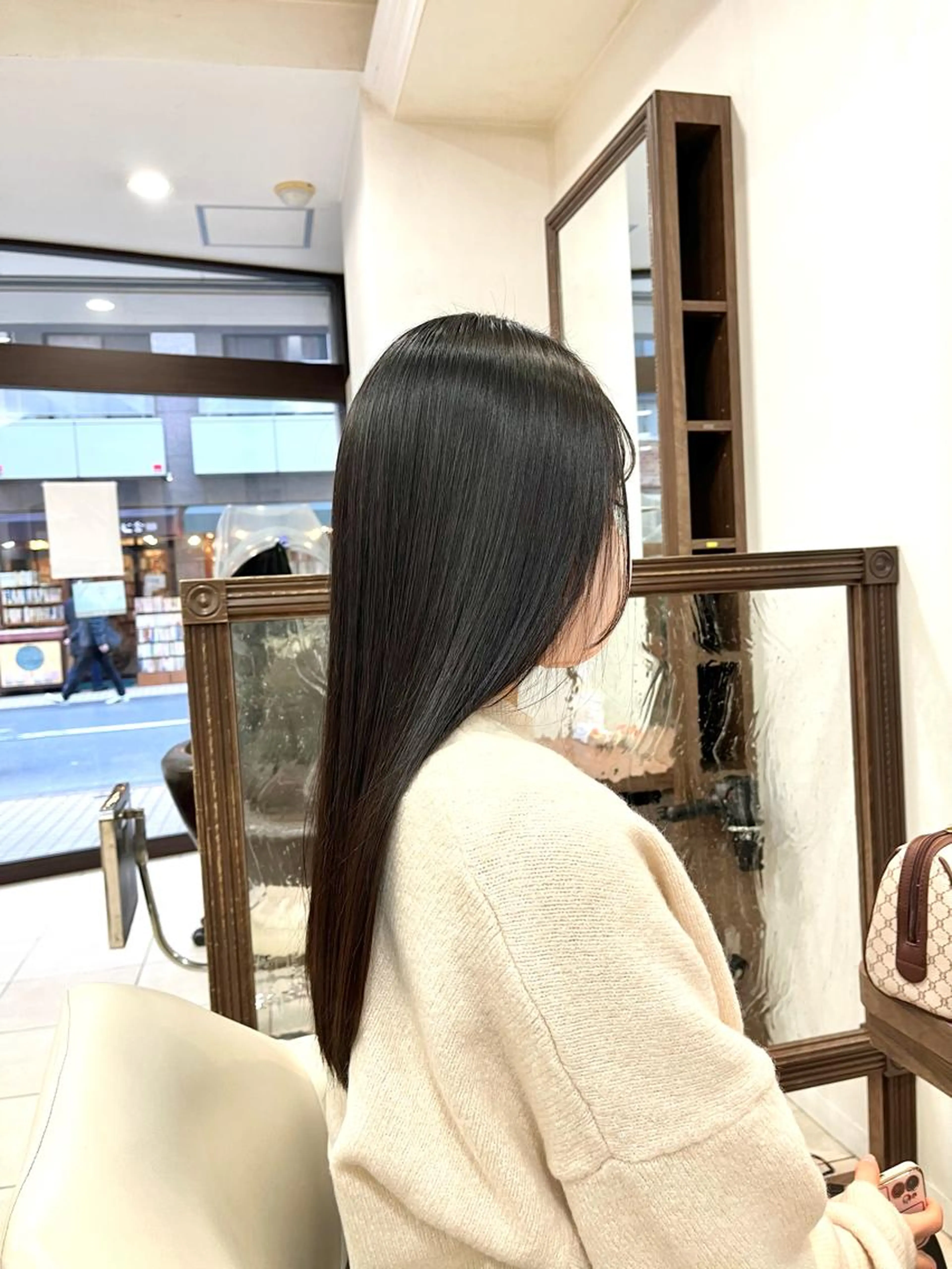 【顔まわりのお悩み解消します‼️】カット＋ポイント髪質改善縮毛矯正＋髪質改善オージュア💫4ステップトリートメント付き✨の写真