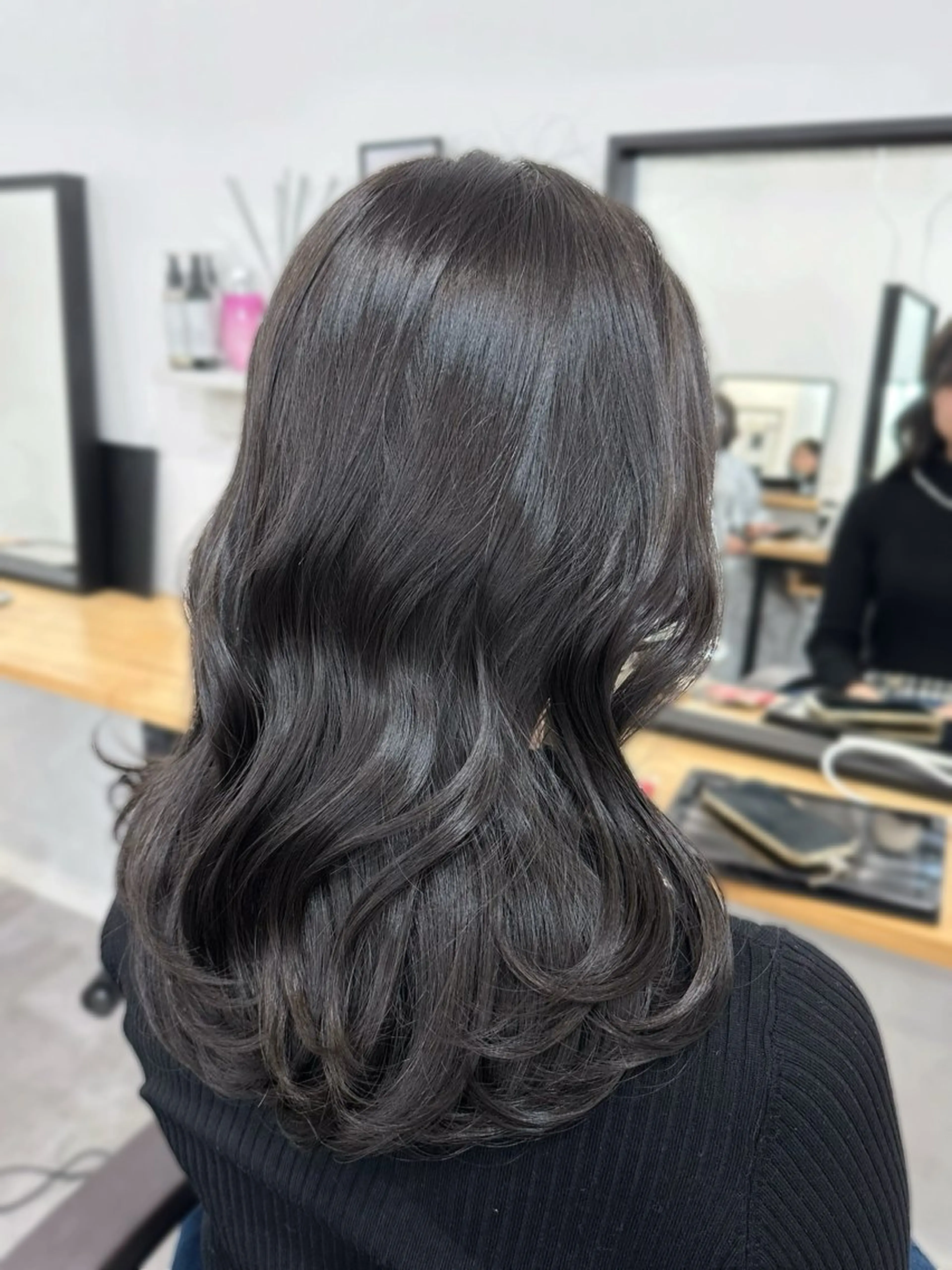 セミロング カラー 透明感カラー グレージュ 木村 美紅のヘアスタイル