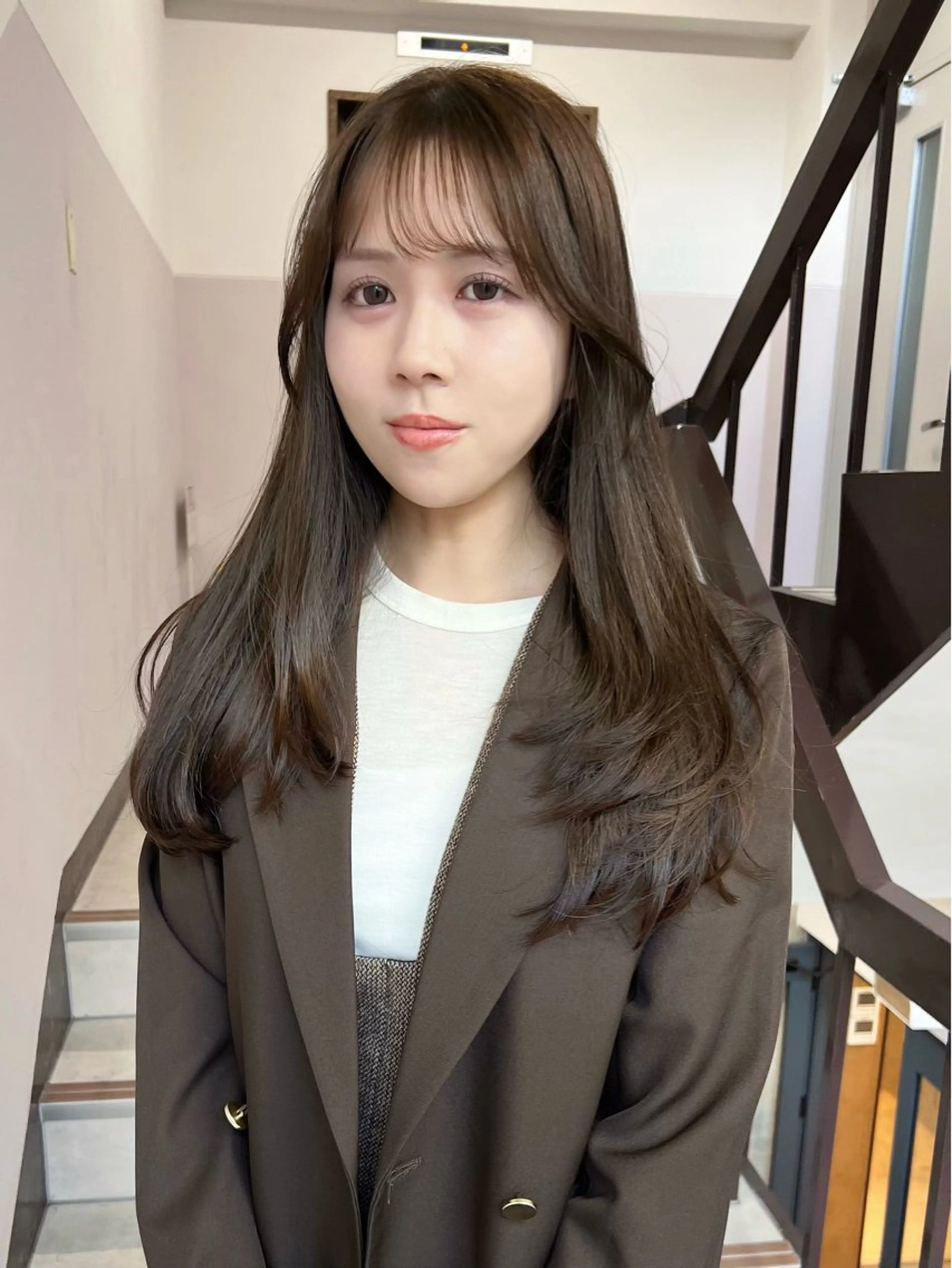 ロング カラー ロングレイヤー ベージュカラー オリーブベージュ レイヤーカット ロング カット ヘアカラー トリートメント 樫原裕二/レイヤー カット/透明感カラーのヘアスタイル