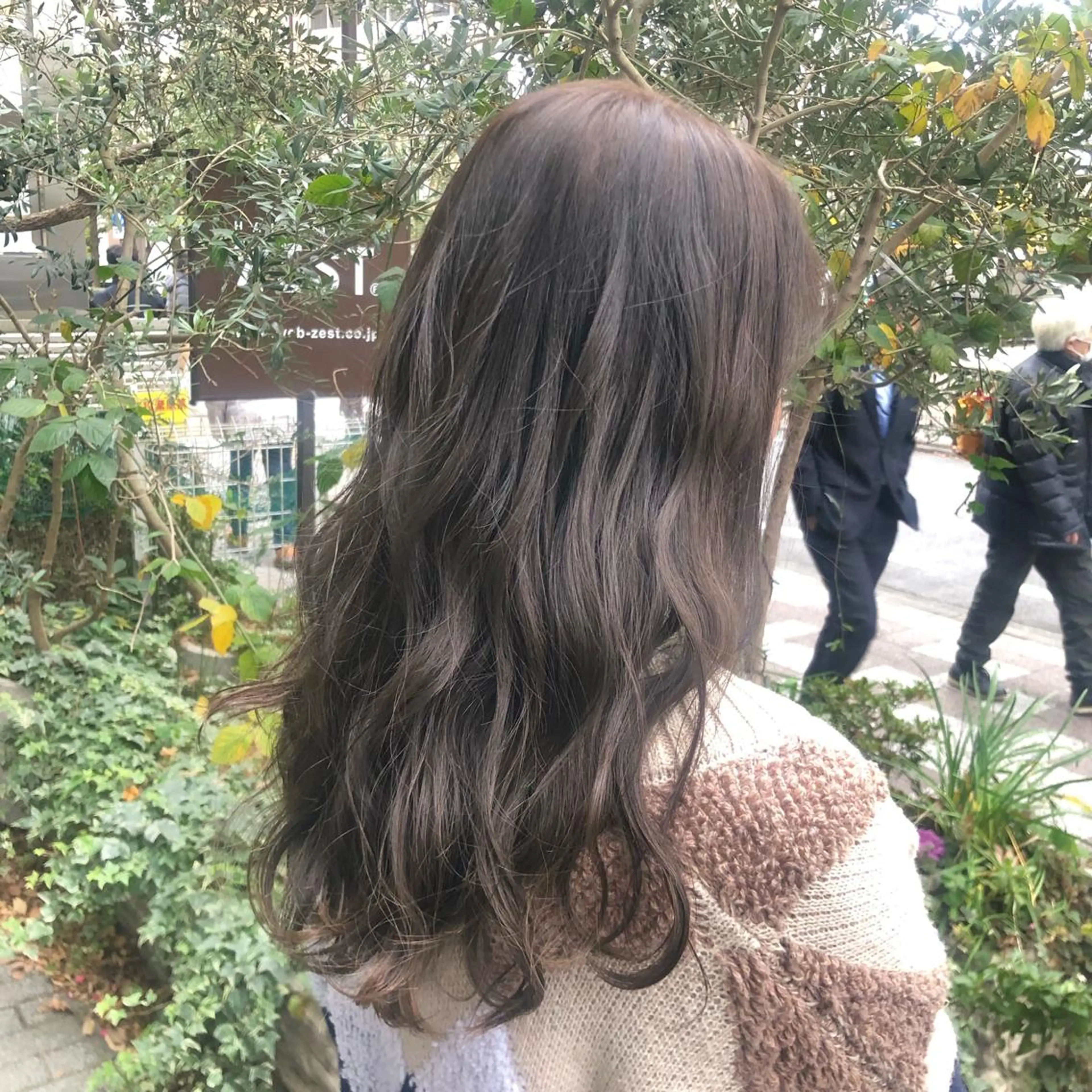 ロング カラー アッシュ ミルクティーアッシュ ワンカールで盛れる レイヤー🎀Macoのヘアスタイル