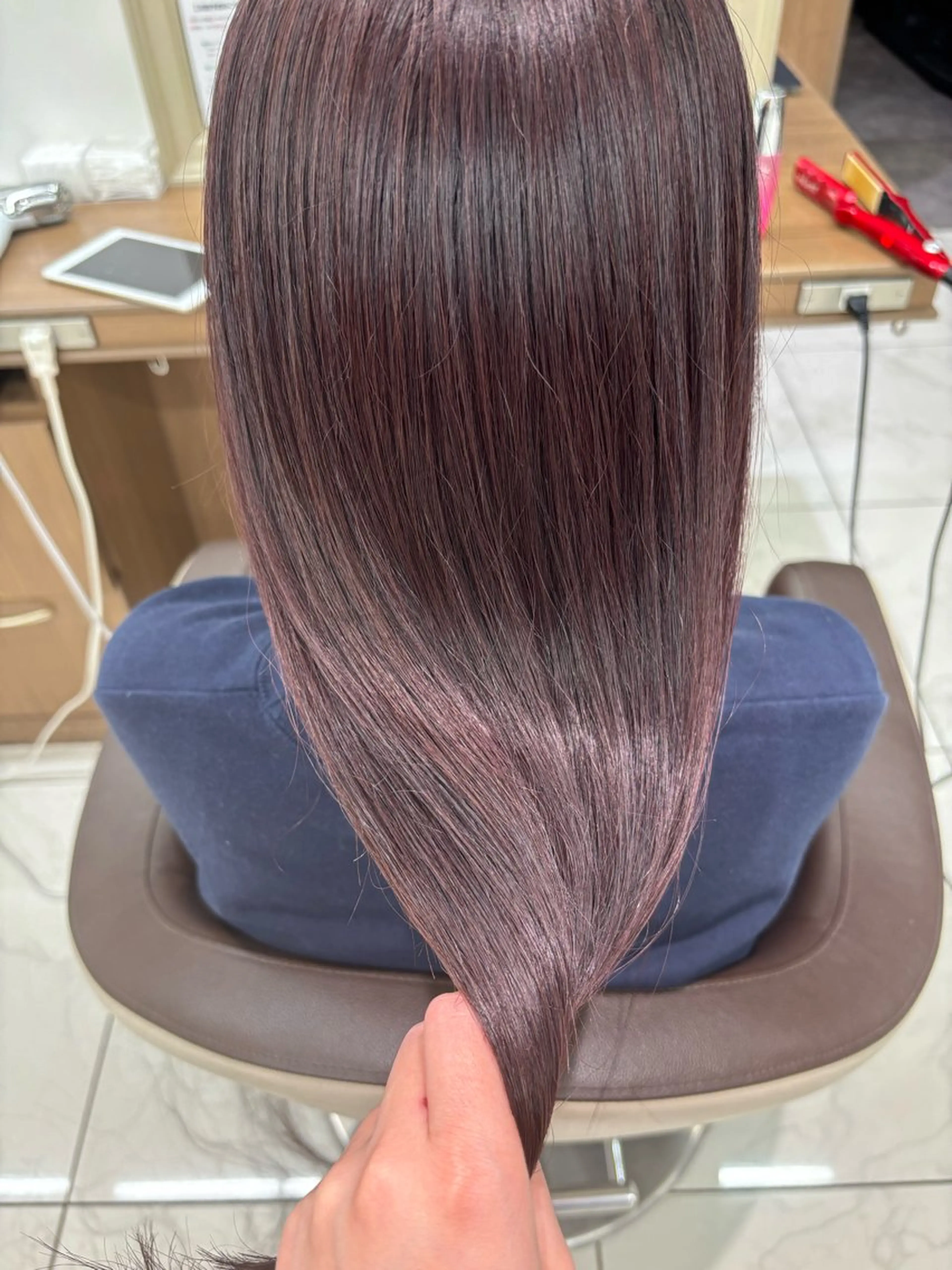 ロング カラー 透明感カラー グレージュ ラベンダーカラー ラベンダーグレージュ ラベンダーグレー カット ヘアカラー トリートメント 長妻莉央/縮毛矯正 髪質改善カラーのヘアスタイル