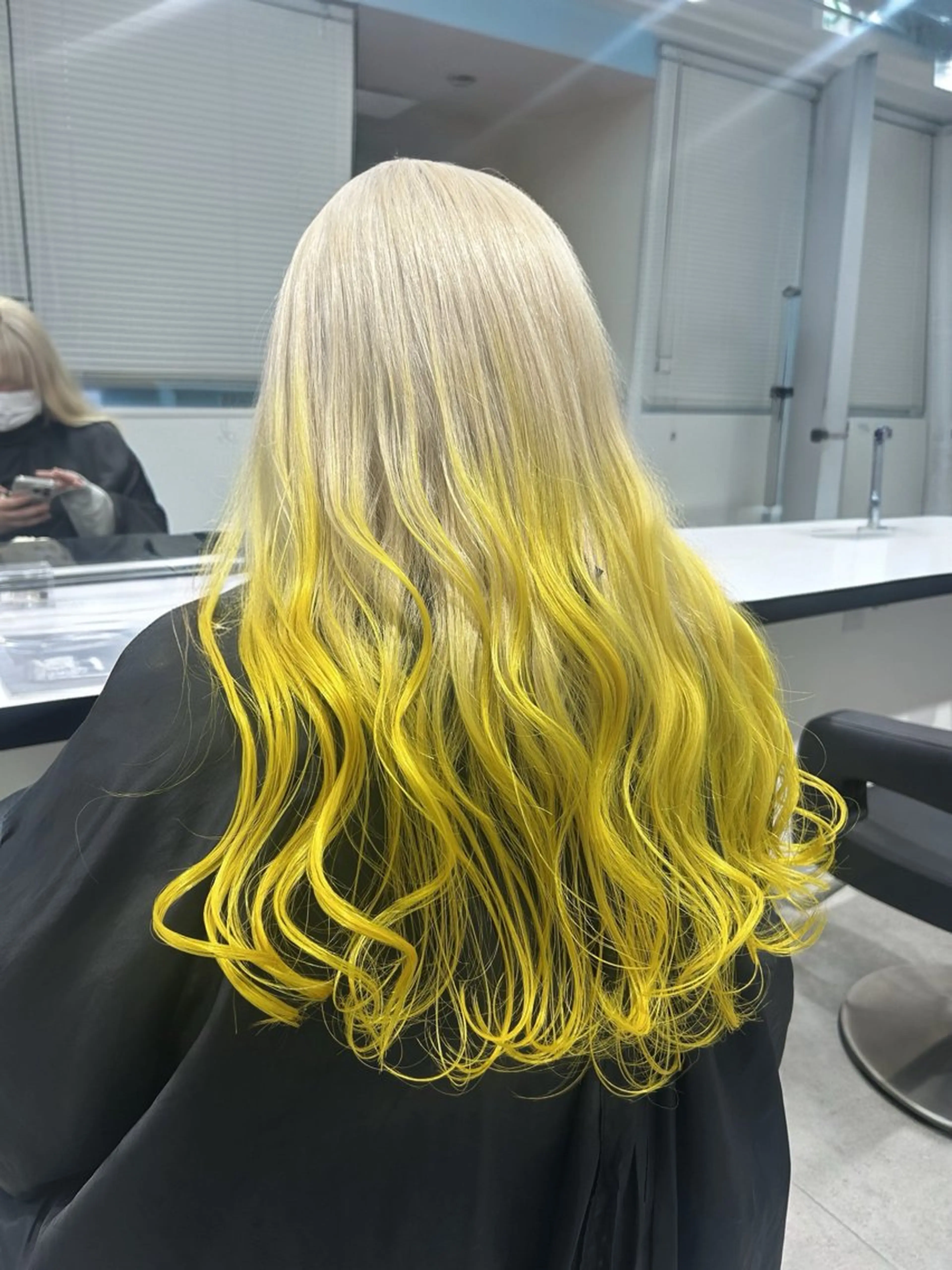 ロング カラー ヘアカラー 履歴修正屋さん／ ブロンド／ホワイトのヘアスタイル