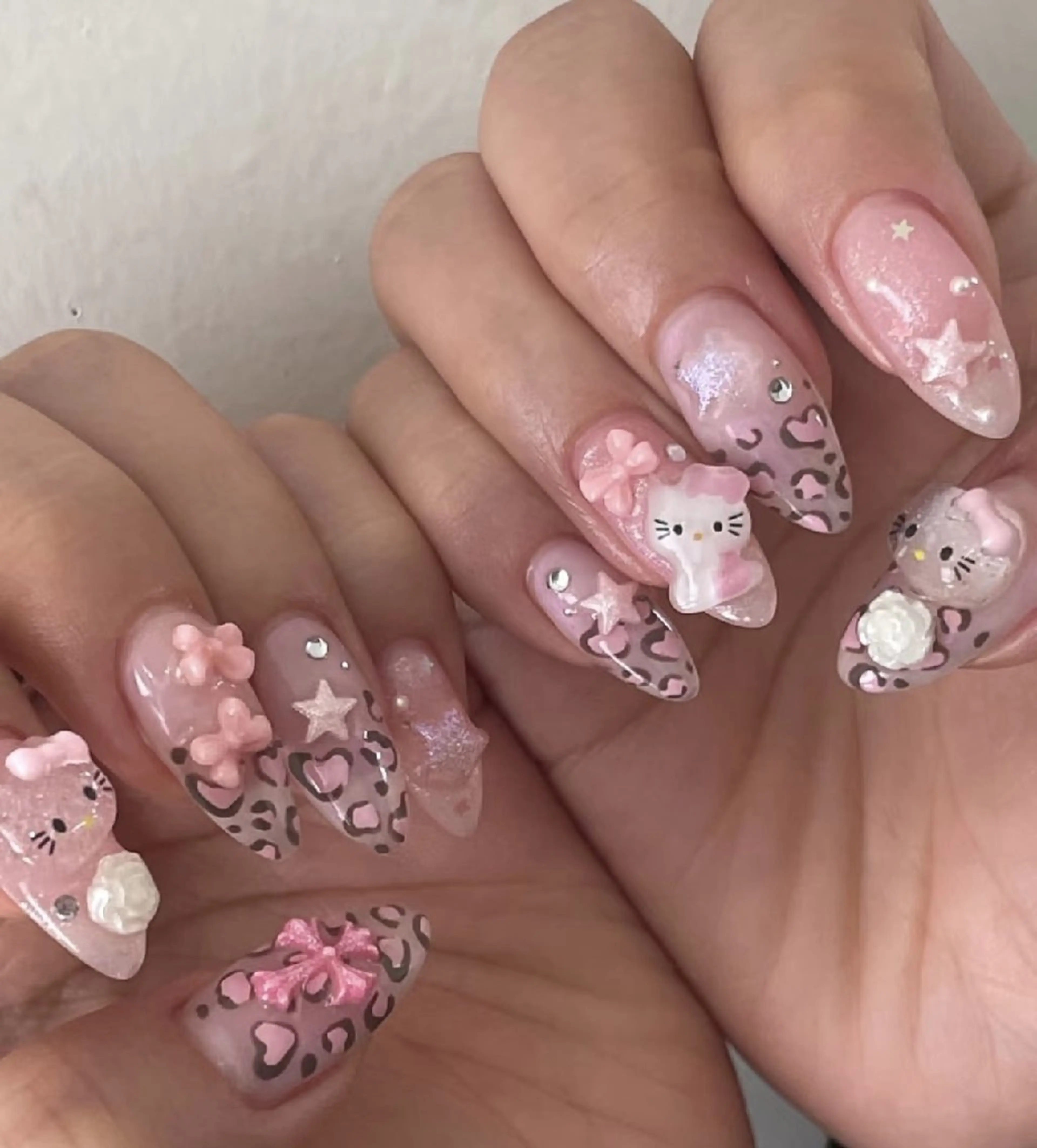 ネイル チークネイル フレンチネイル ジェルネイル ガーリー キラキラネイル ハンドネイル UM Nail Salonのネイルデザイン