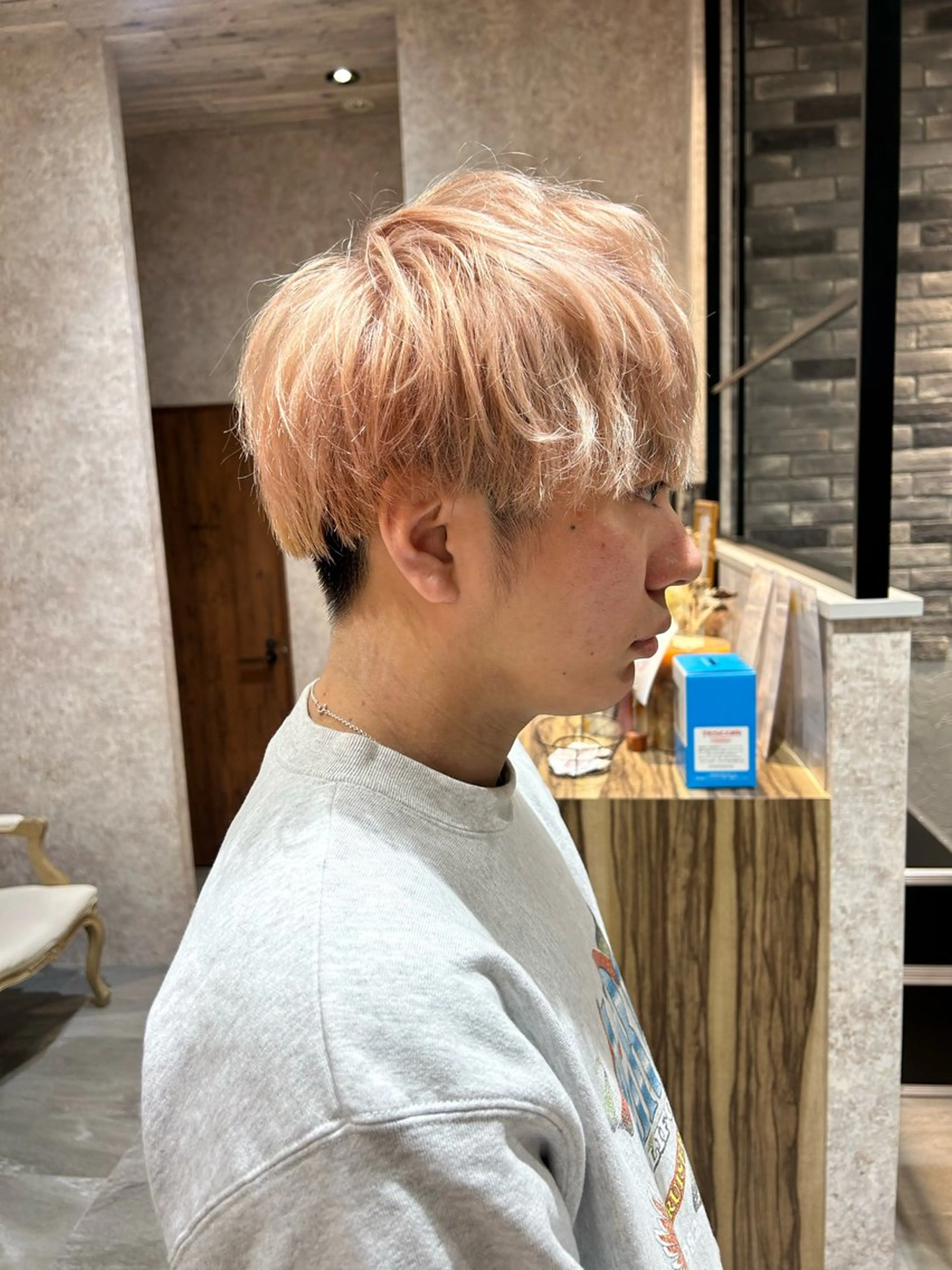 カラー メンズ メンズブリーチ メンズハイトーン ベージュカラー ブリーチ ハイトーンカラー カット パーマ 縮毛矯正 earth尾形美穂 🫧髪質改善縮毛🫧のヘアスタイル