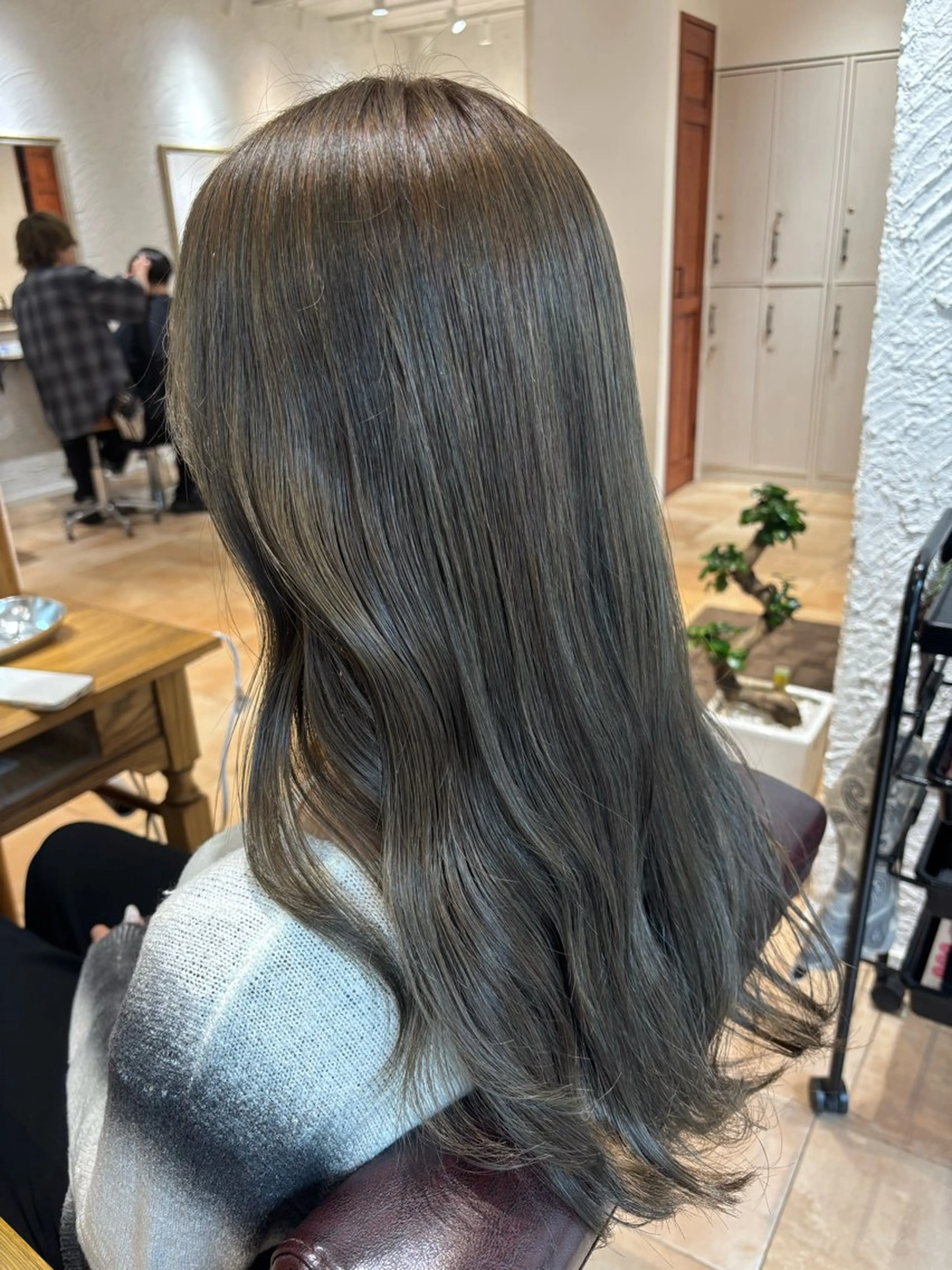 ロング カラー グレージュ オリーブグレージュ オリーブグレー カット ヘアカラー トリートメント 🌈透明感カラー🌈 🌟吉田祐介🌟のヘアスタイル