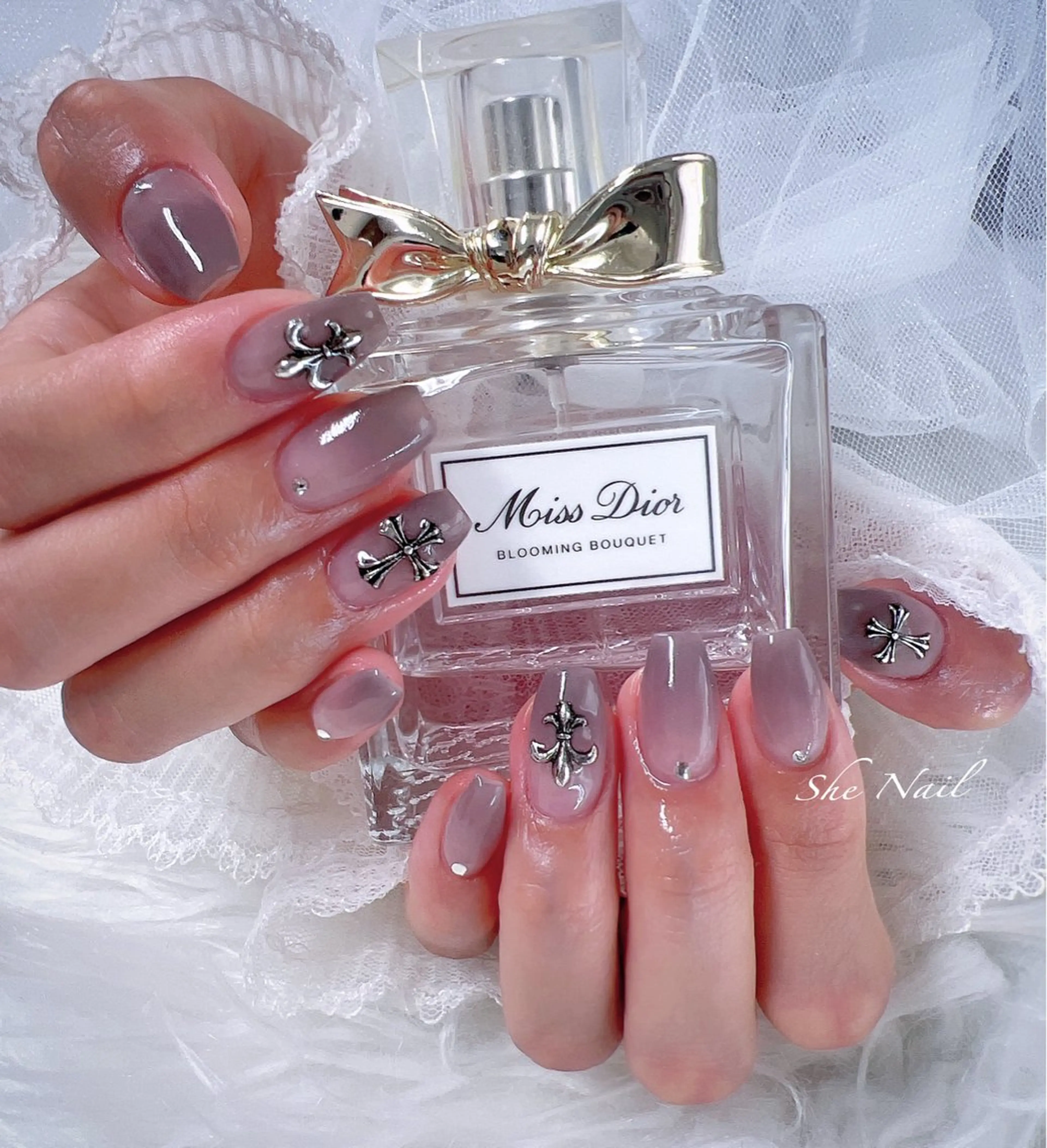 ネイル チークネイル 長さ出し フレンチネイル ガラスフレンチ グラデーション ハンドネイル She   Nail所属・ISA_ BELLAのネイルデザイン