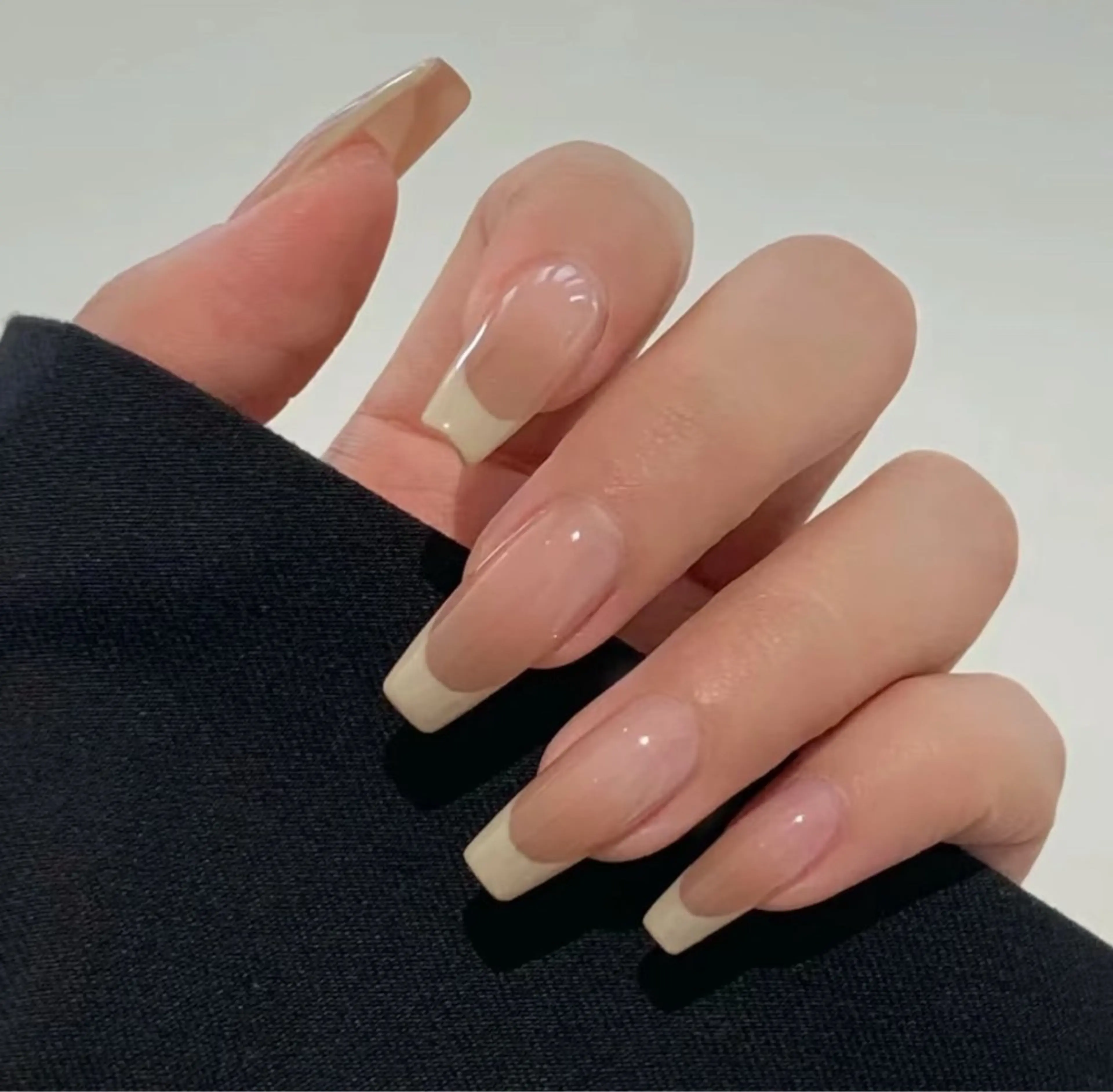 シン アモンのネイルデザイン