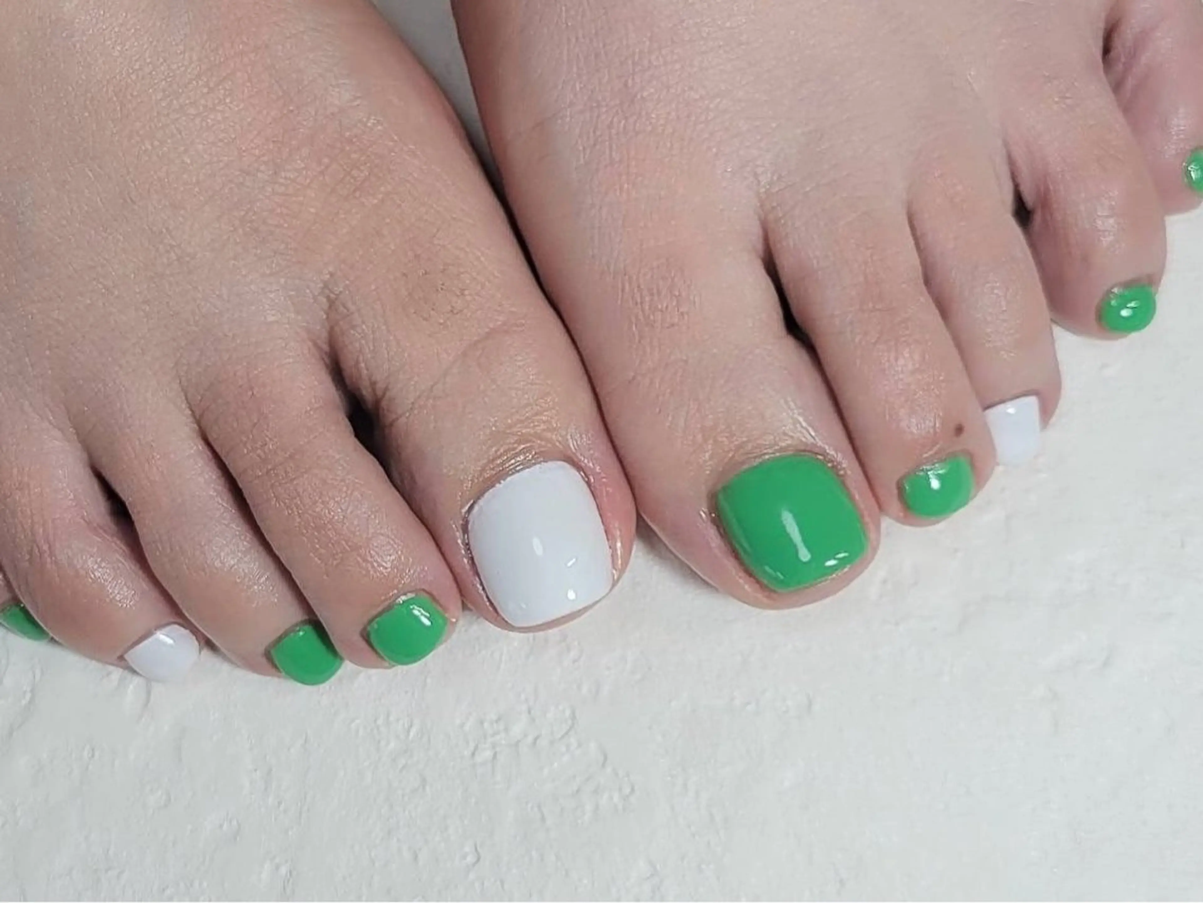 フットジェルネイル ワンカラー,カラグラ,ラメグラの写真