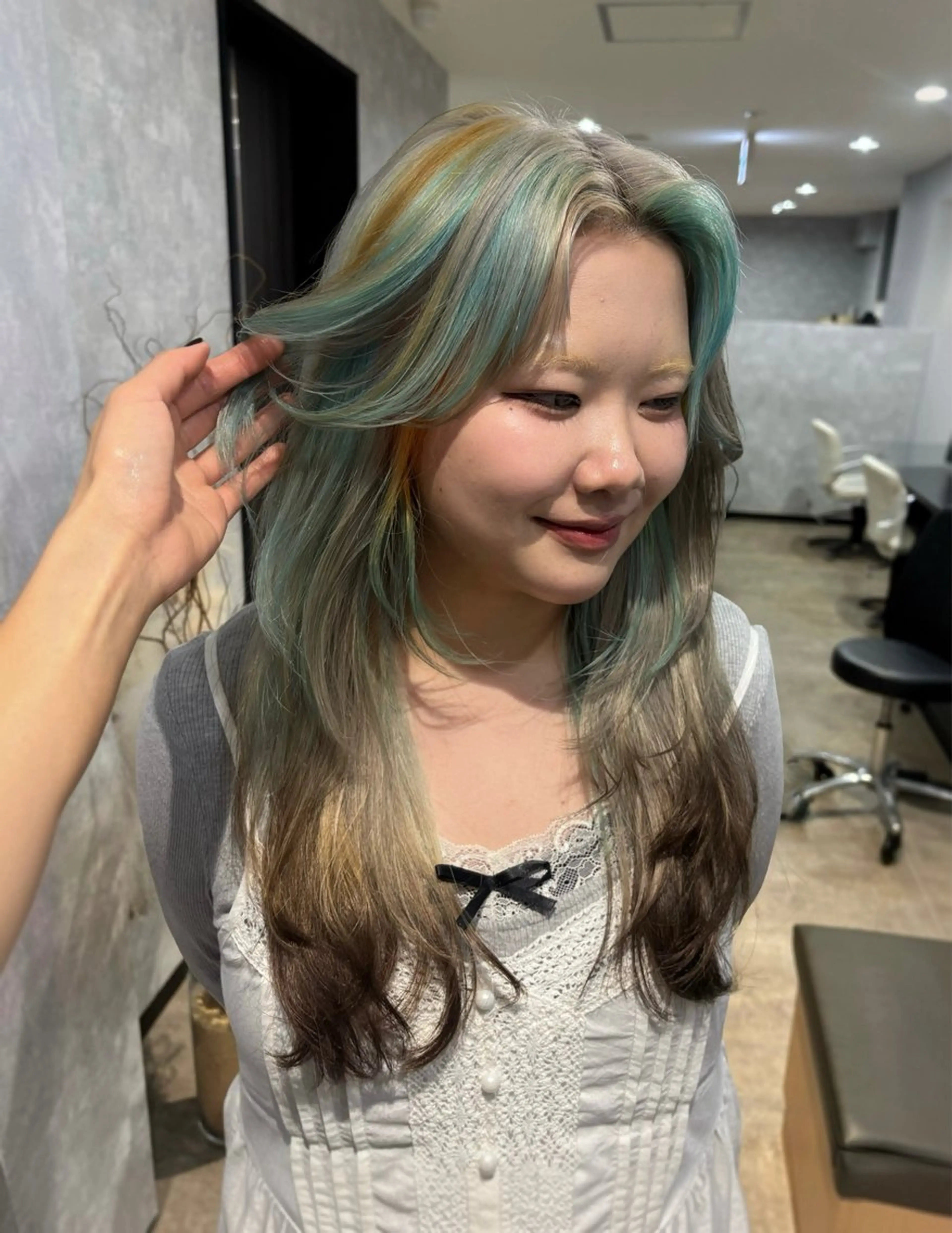 ロング カラー カット ヘアカラー トリートメント 🌐NATSUMI 🌐【寒色カラー】のヘアスタイル