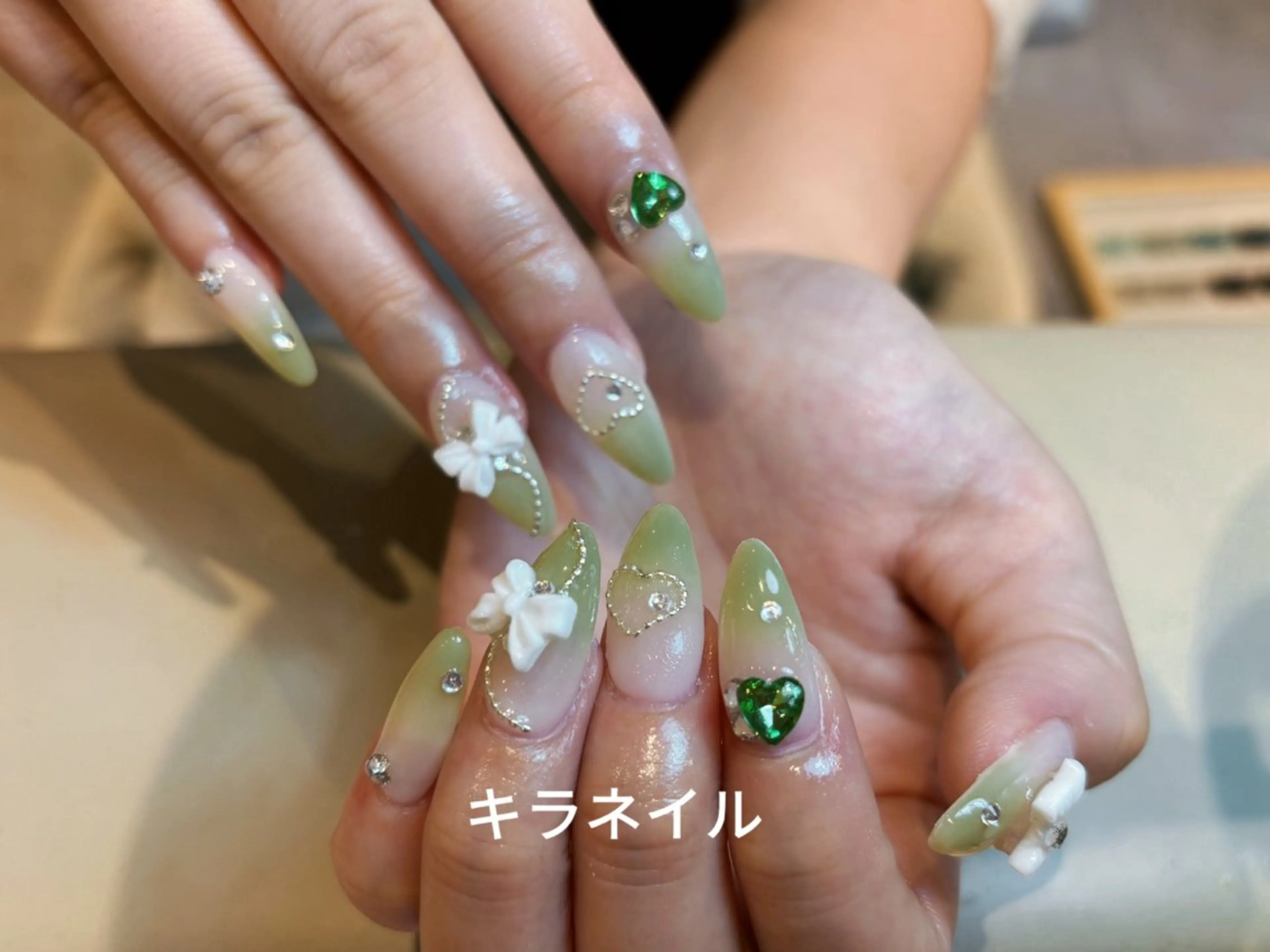 ネイル ハンドネイル 💗ココ✨🪞 🎀co coのネイルデザイン