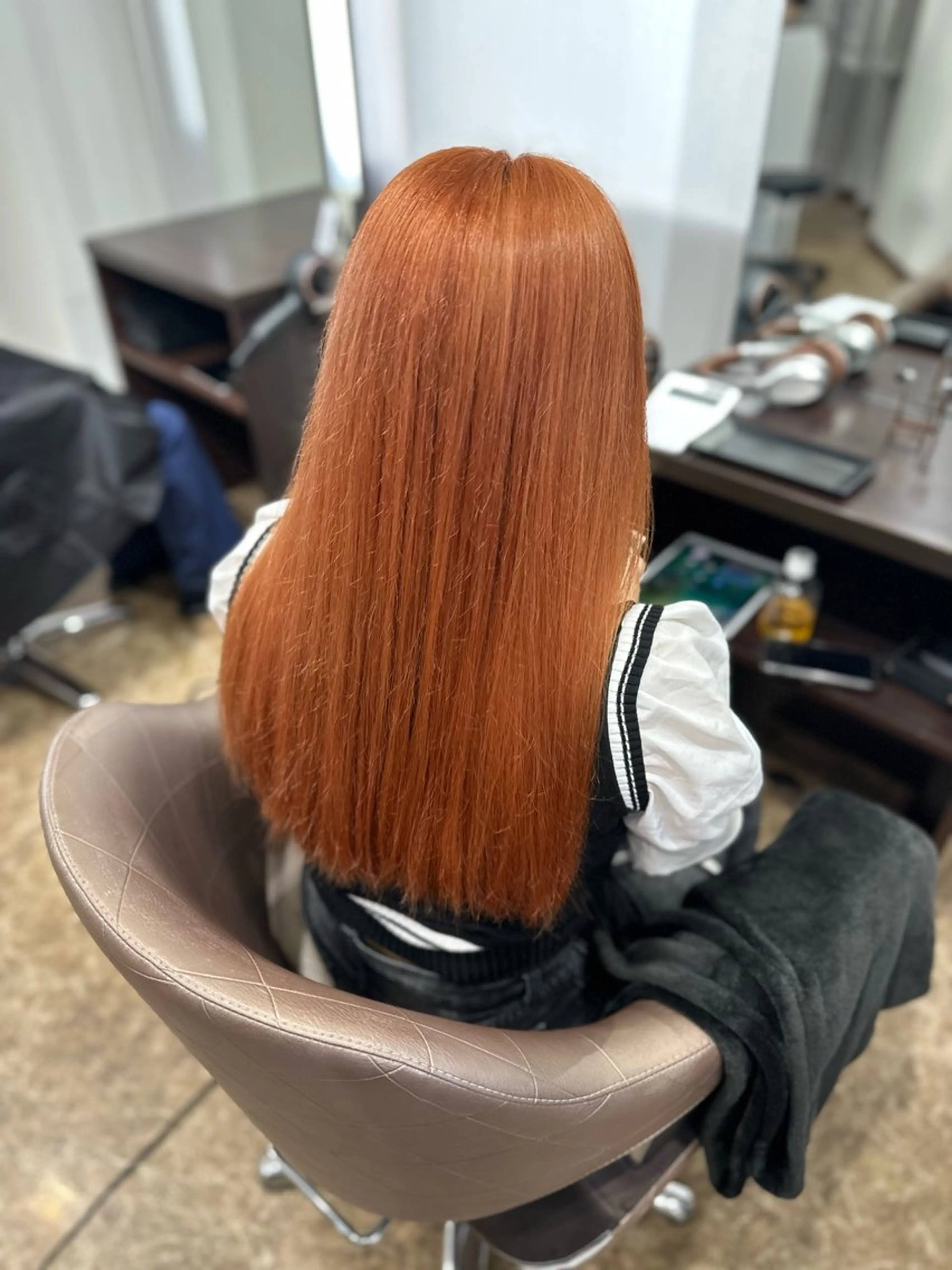 セミロング TOMOMI /フロレゾンのヘアスタイル