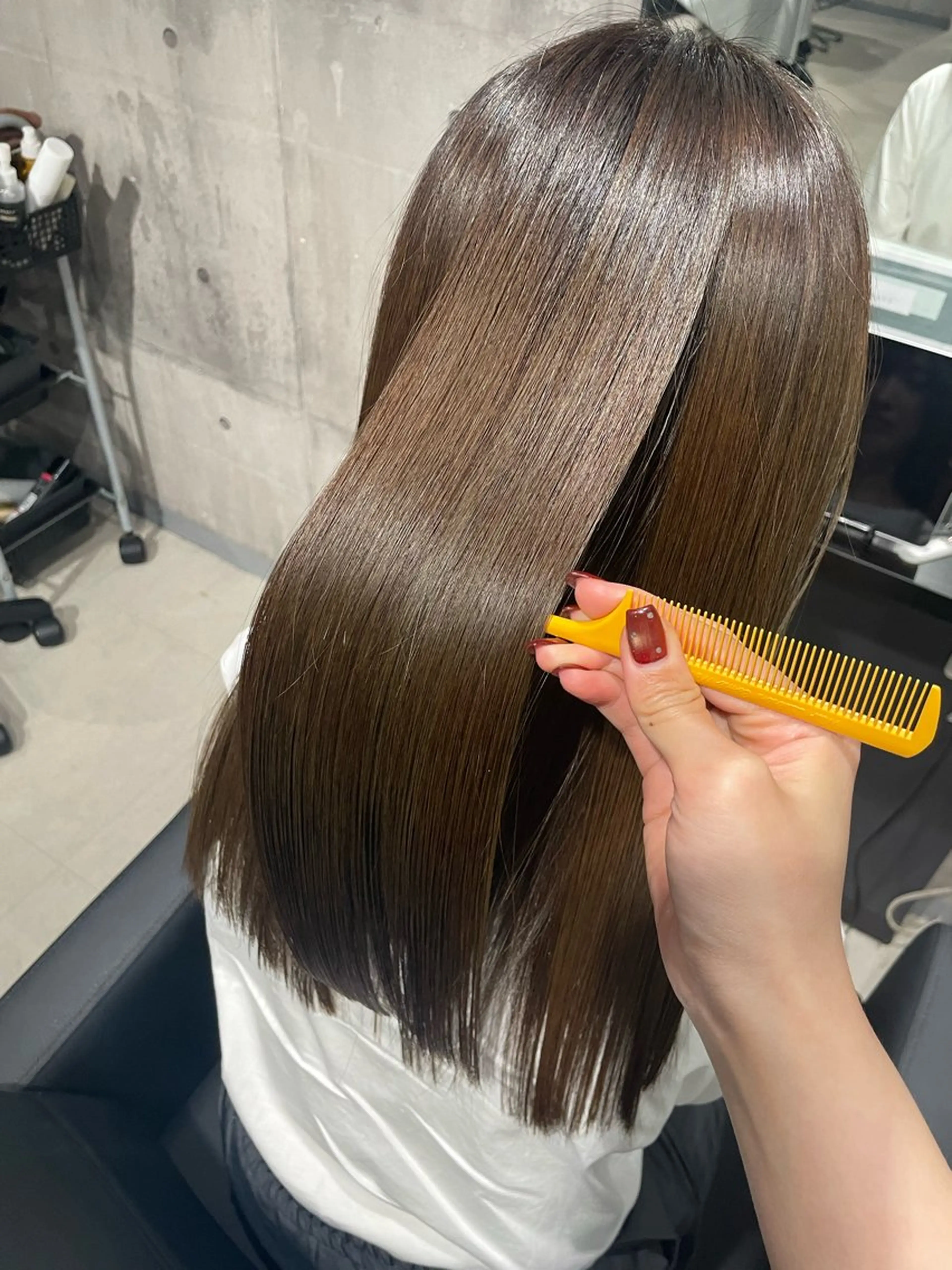 ロング ケアカラー カット ヘアカラー トリートメント _WHITE 佐伯 碧のヘアスタイル