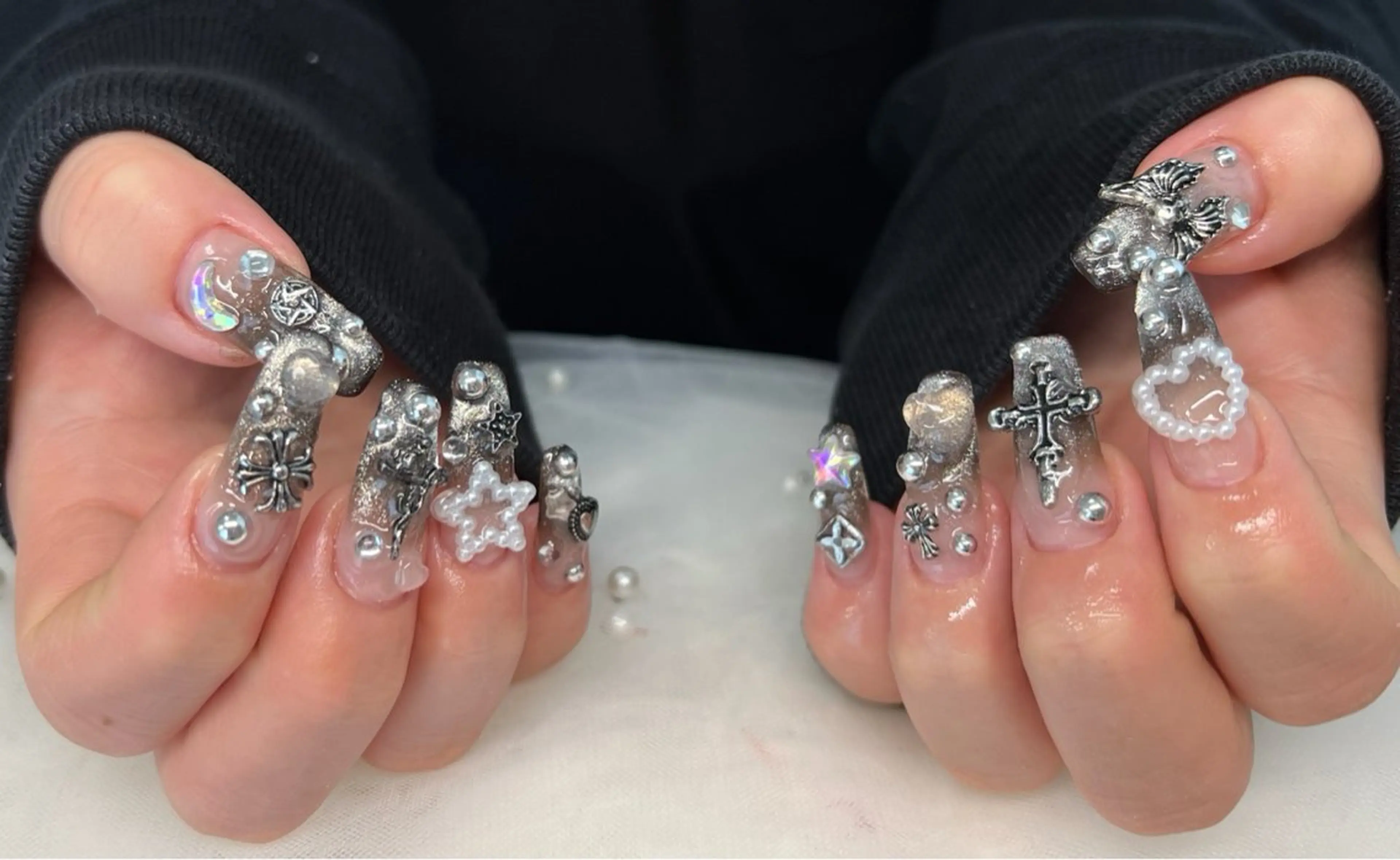 ネイル フットネイル フレンチネイル 韓国ネイル ロングネイル マグネットネイル Lee _nailのネイルデザイン