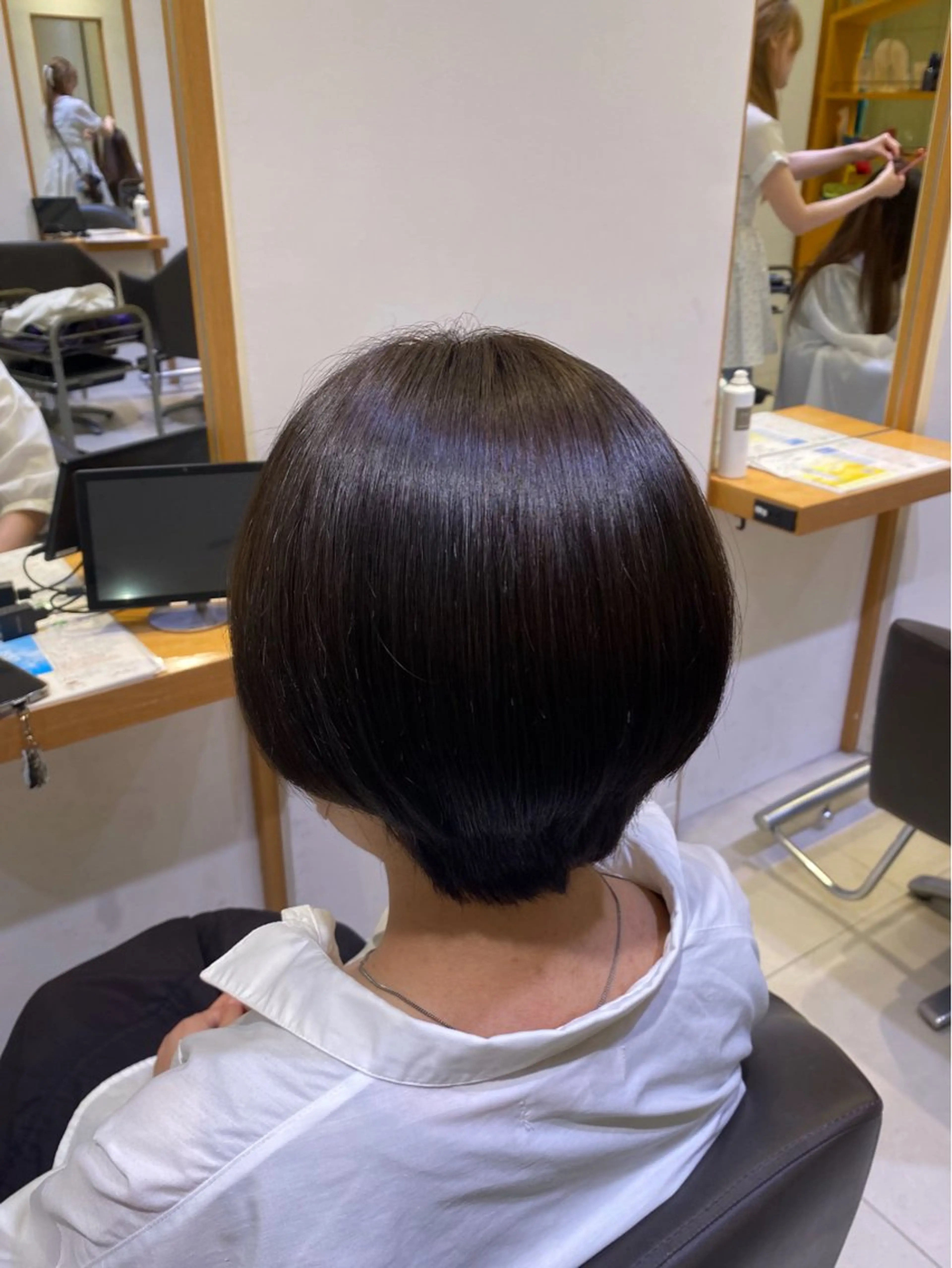 ショート ヘアカラー トリートメント 💎ツヤ髪ストレート カラー💎かのんのヘアスタイル