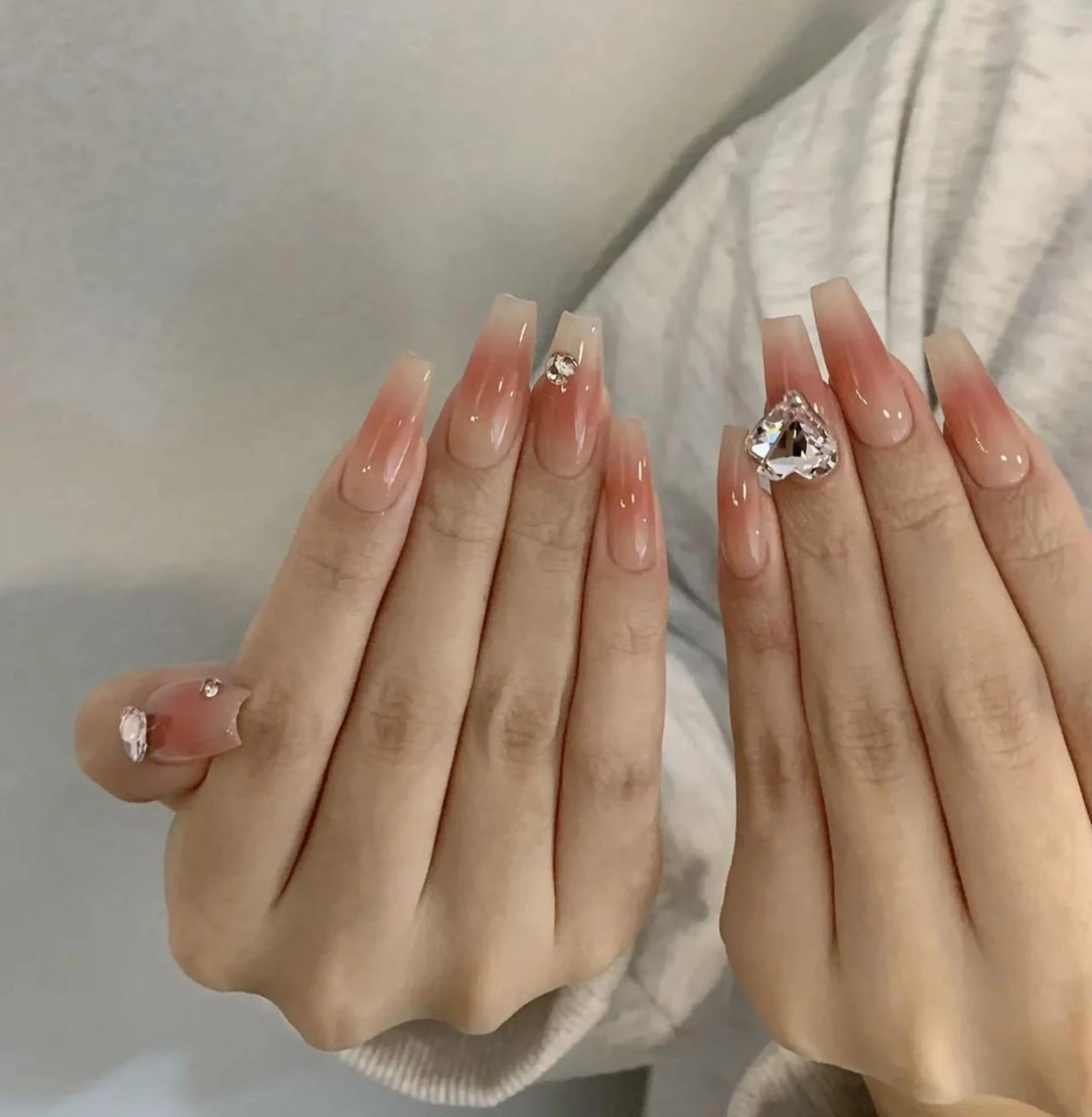 ネイル 長さ出し ネイルチップ Queens みなみのネイルデザイン