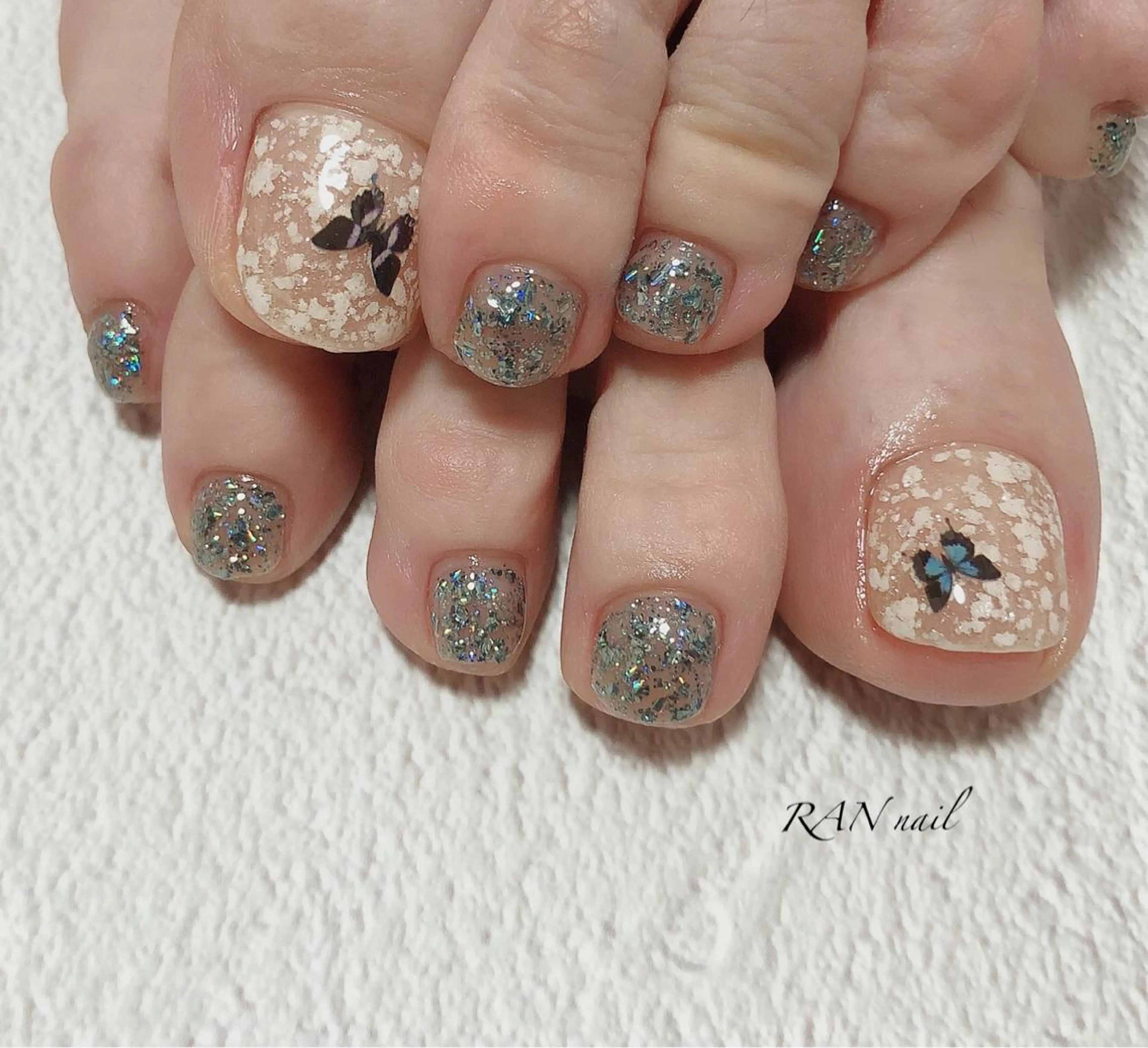 ネイル フットネイル キラキラネイル オフィスネイル 夏ネイル ハンドネイル フットネイル RAN nail 〜ランネイル〜所属・RAN nailのネイルデザイン