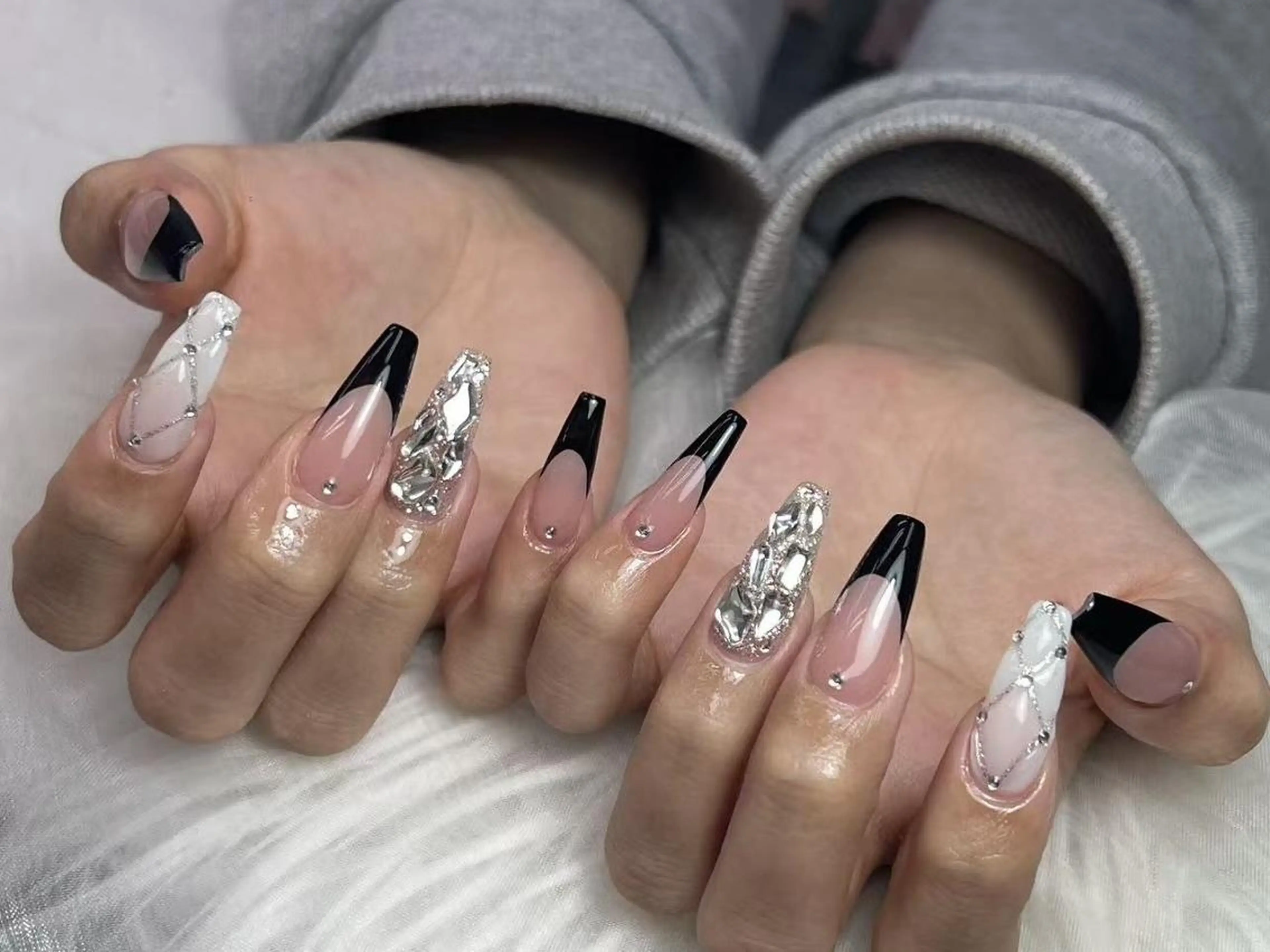 メンズ ネイル メンズ韓国風 アートネイル フレンチネイル ジェルネイル キラキラネイル Bloom kabukiのネイルデザイン