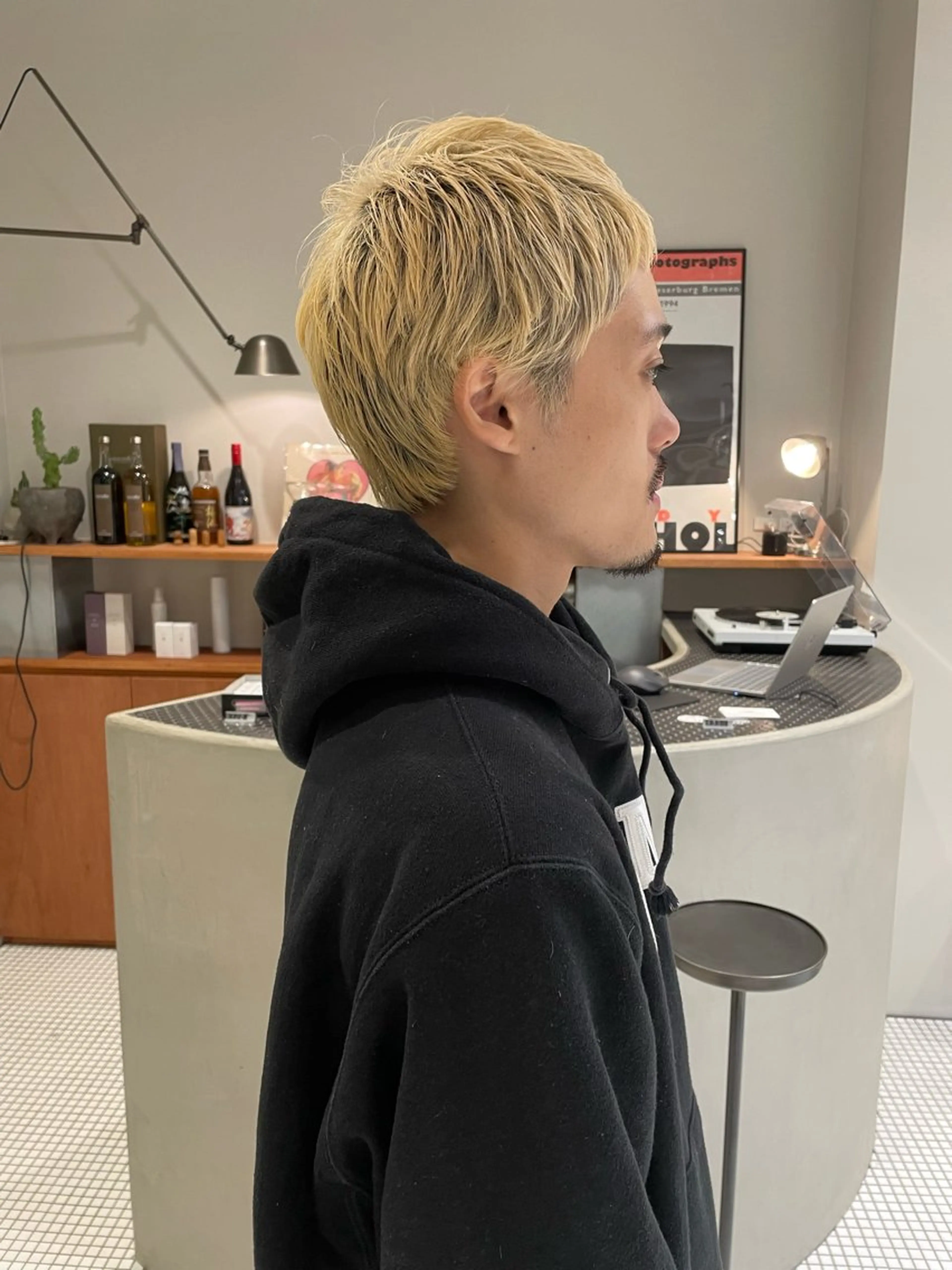 ショート カラー ブリーチ 抜きっぱなしブロンド ブロンド ショートヘア カット DRIP 名古屋駅のヘアスタイル