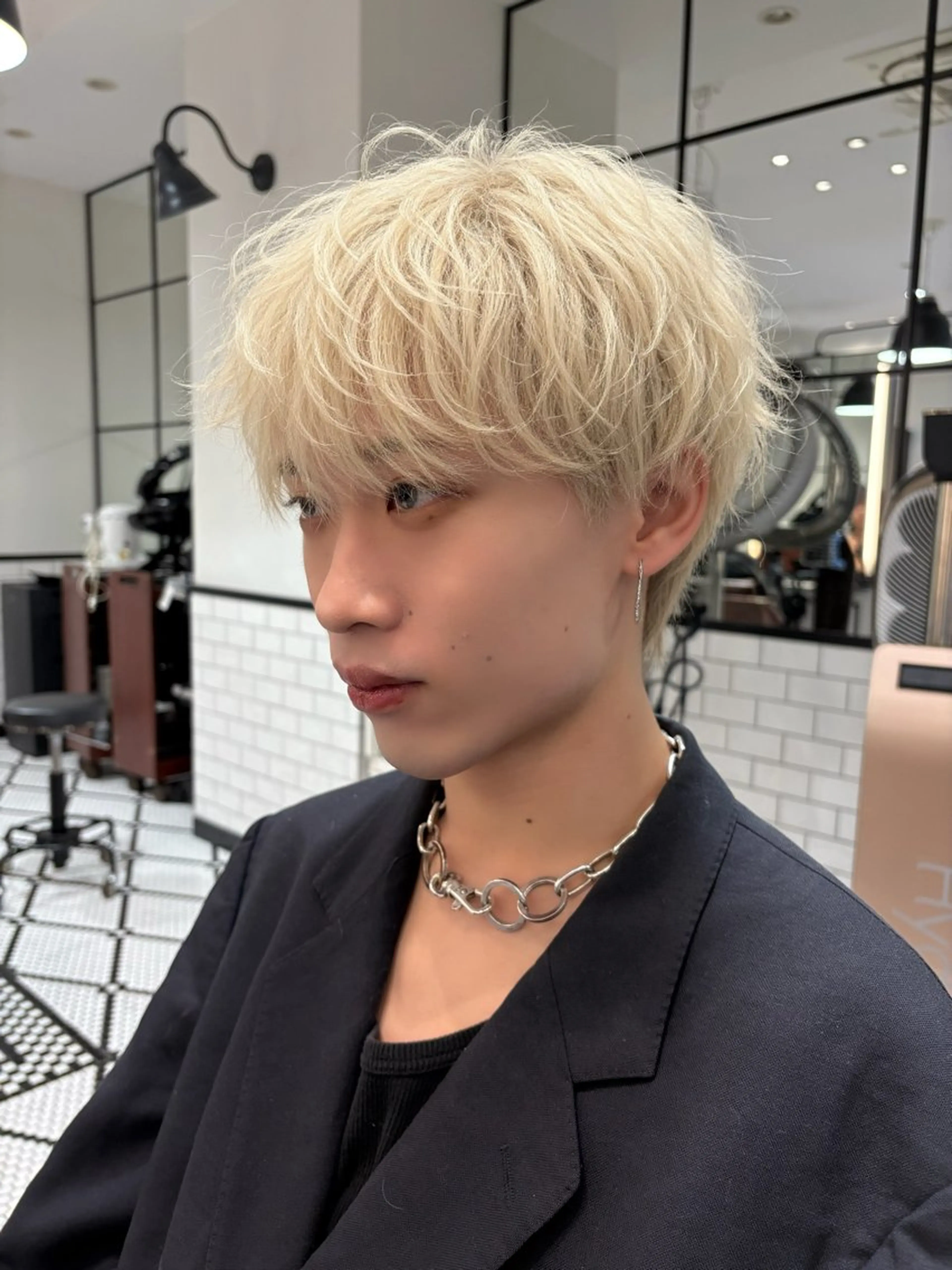 カラー メンズ メンズブリーチ ブリーチ ブロンド ホワイトブロンド カット ヘアカラー 韓国ヘア/ハイトーン /髪質改善/ウチダのヘアスタイル