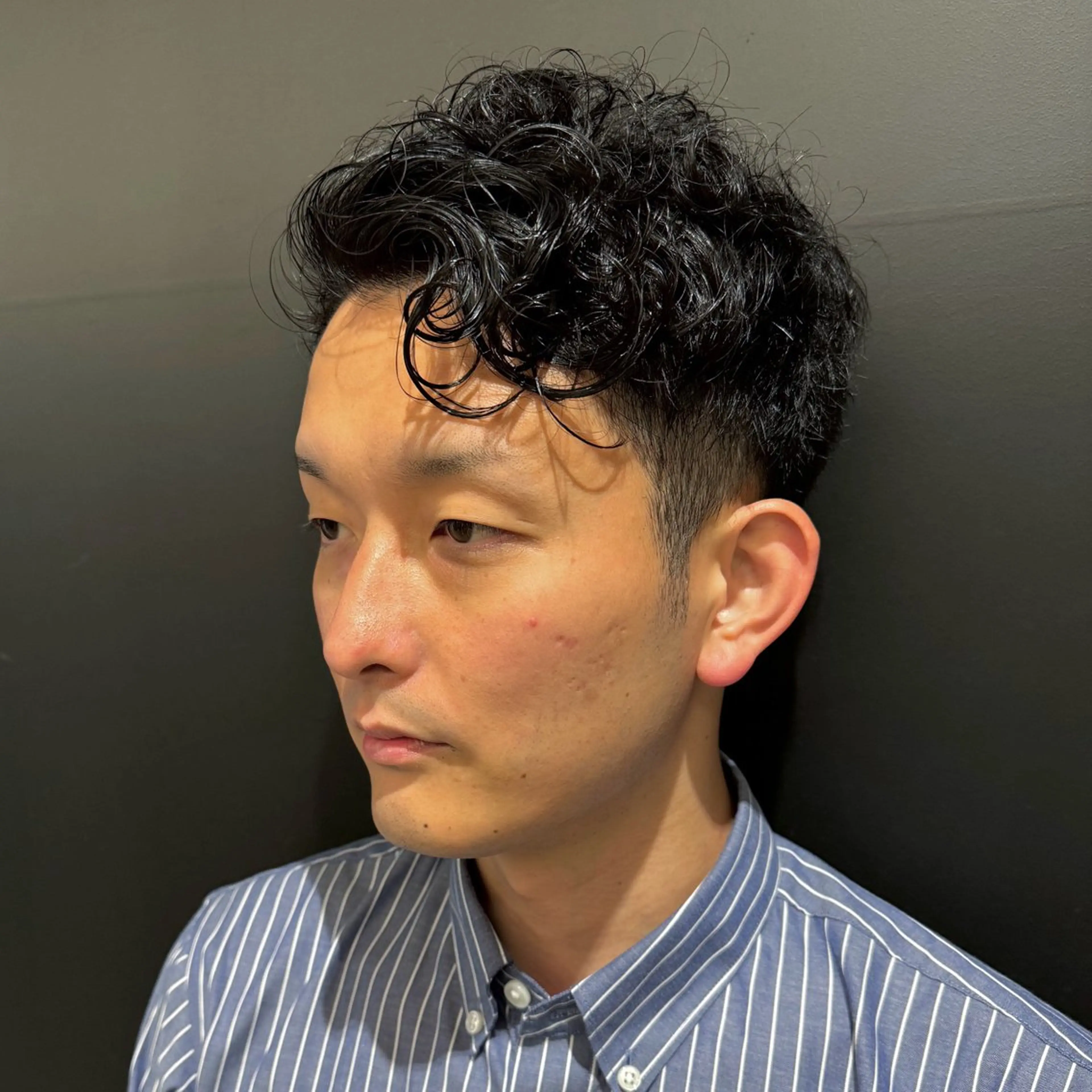 ショート メンズ メンズパーマ プードルパーマ くせ毛 プードルパーマ 立川/メンズヘア/ 眉スタイリングの眉毛・アイブロウイメージ