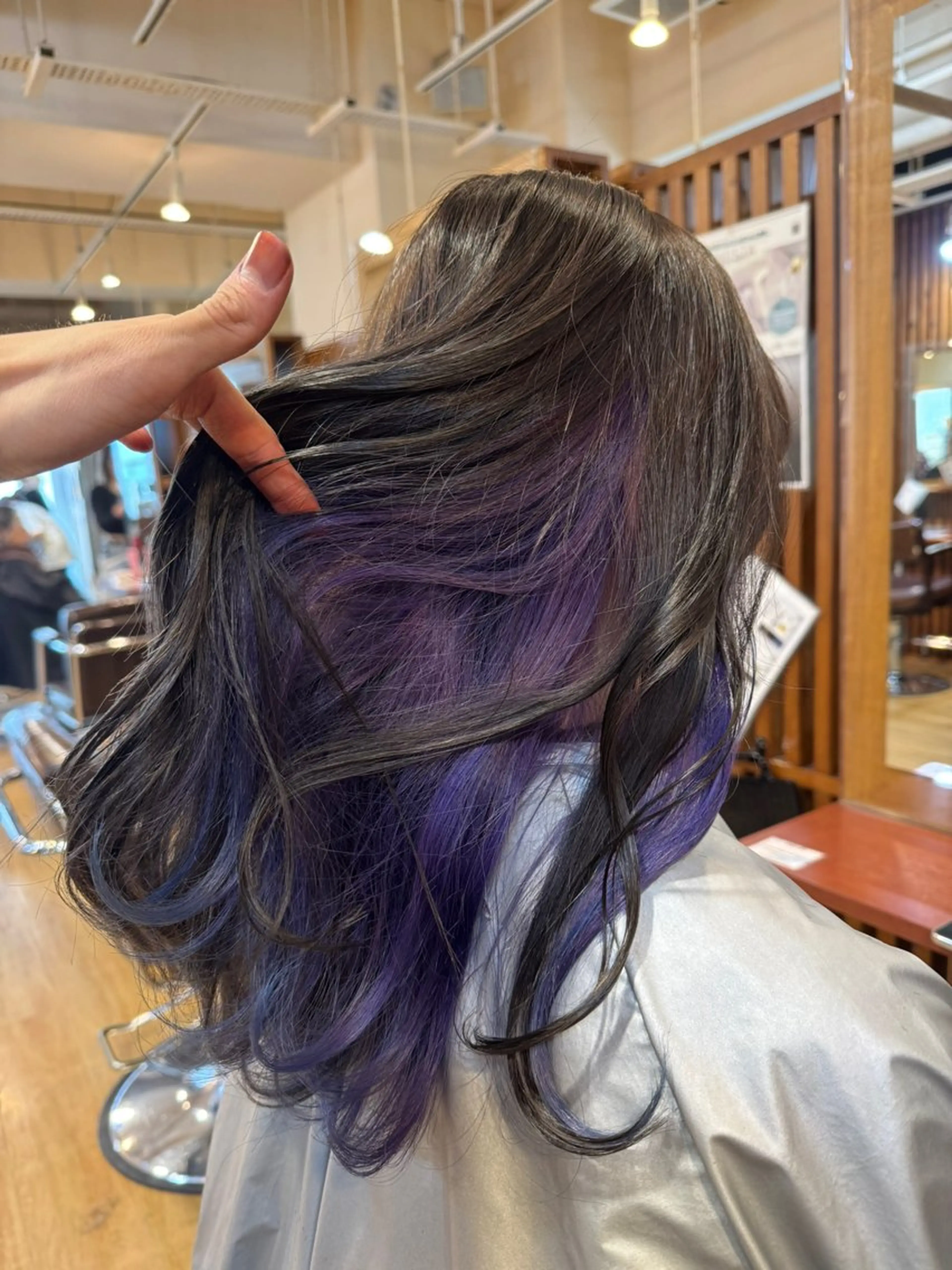 ミディアム カラー インナーカラー パープルカラー カット ヘアカラー ルーツ/ デザイン/ ハイトーン/おこのぎのヘアスタイル