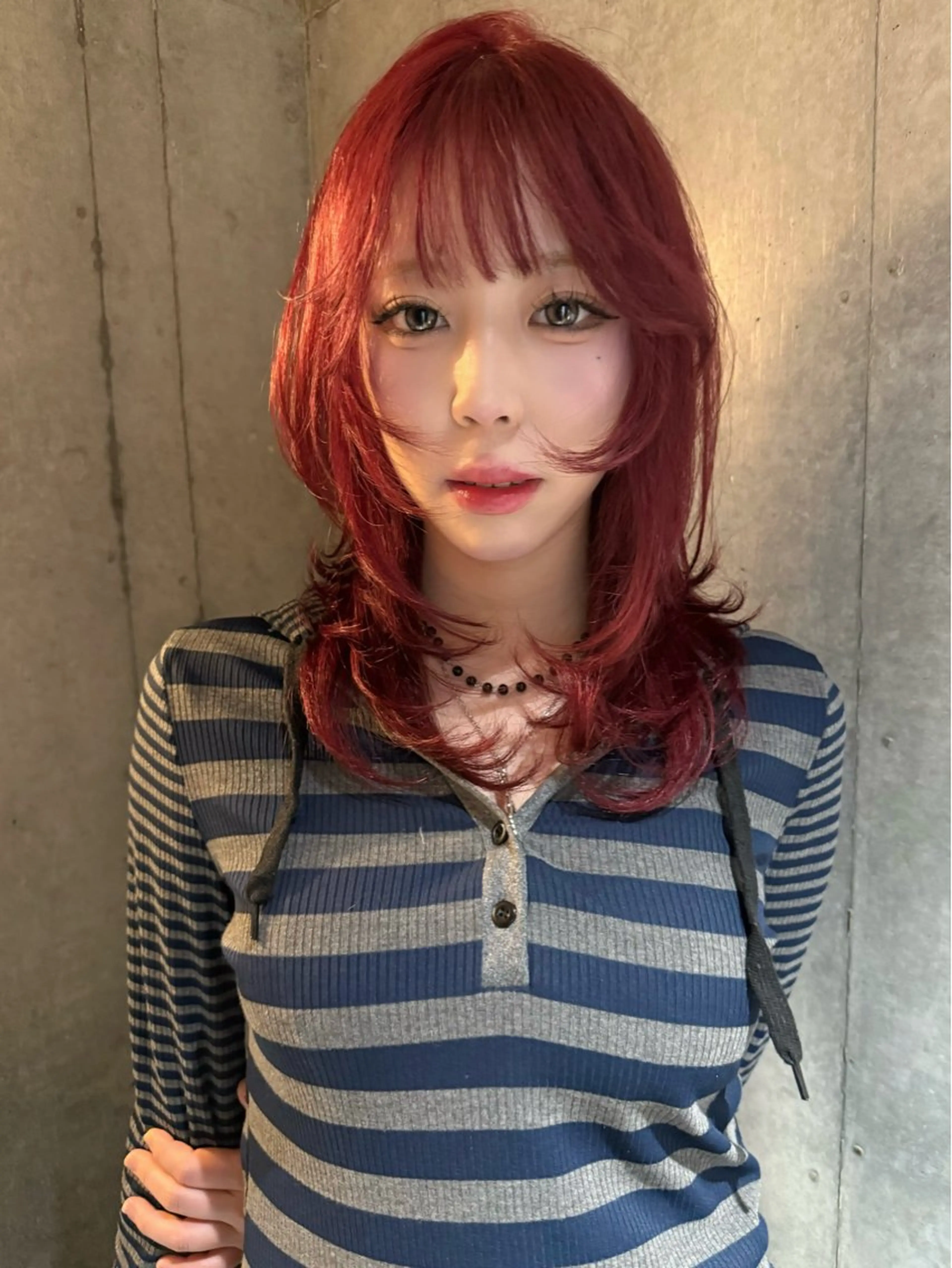 ミディアム カラー ボルドーカラー 顔周りカット ハッシュカット nehus. RYUGAのヘアスタイル