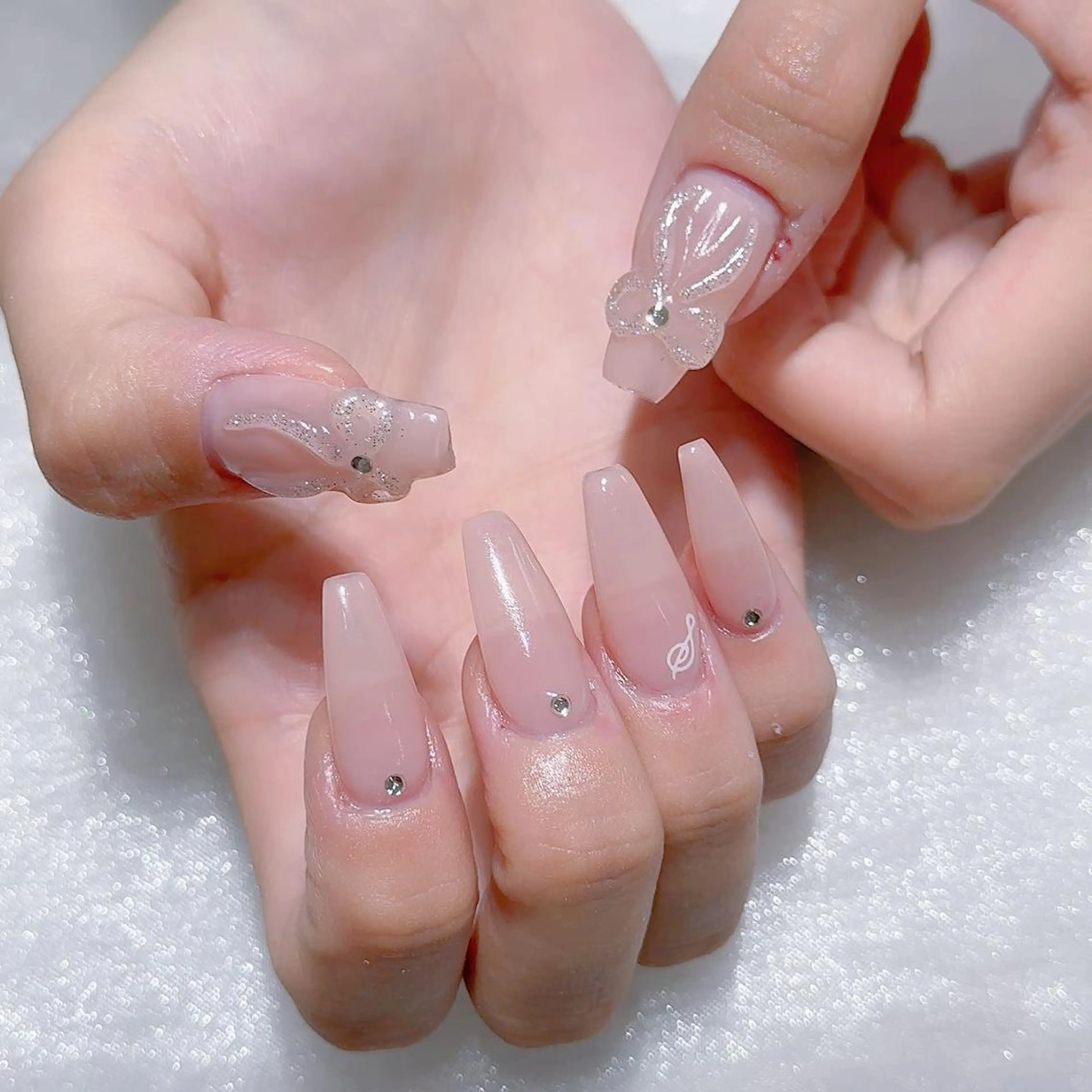 ネイル チークネイル ジェルネイル キラキラネイル マグネットネイル 持ち込み ハンドネイル Queens マオのネイルデザイン