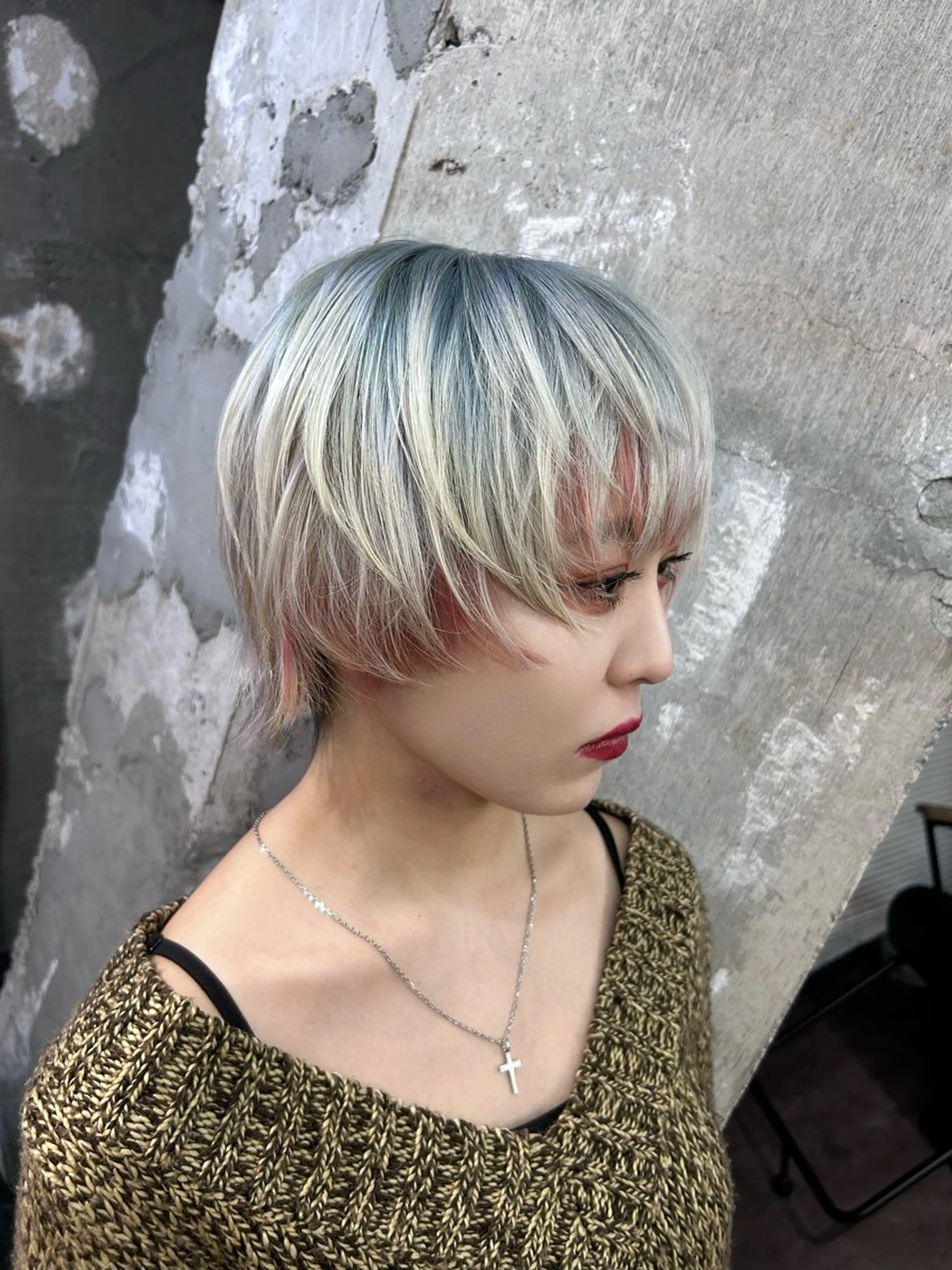 ショート カラー 𝙱𝙻𝙴𝙽 𝚋𝚢 𝚍𝚘𝚝.所属・🤍BLEN 窓🤍のヘアスタイル