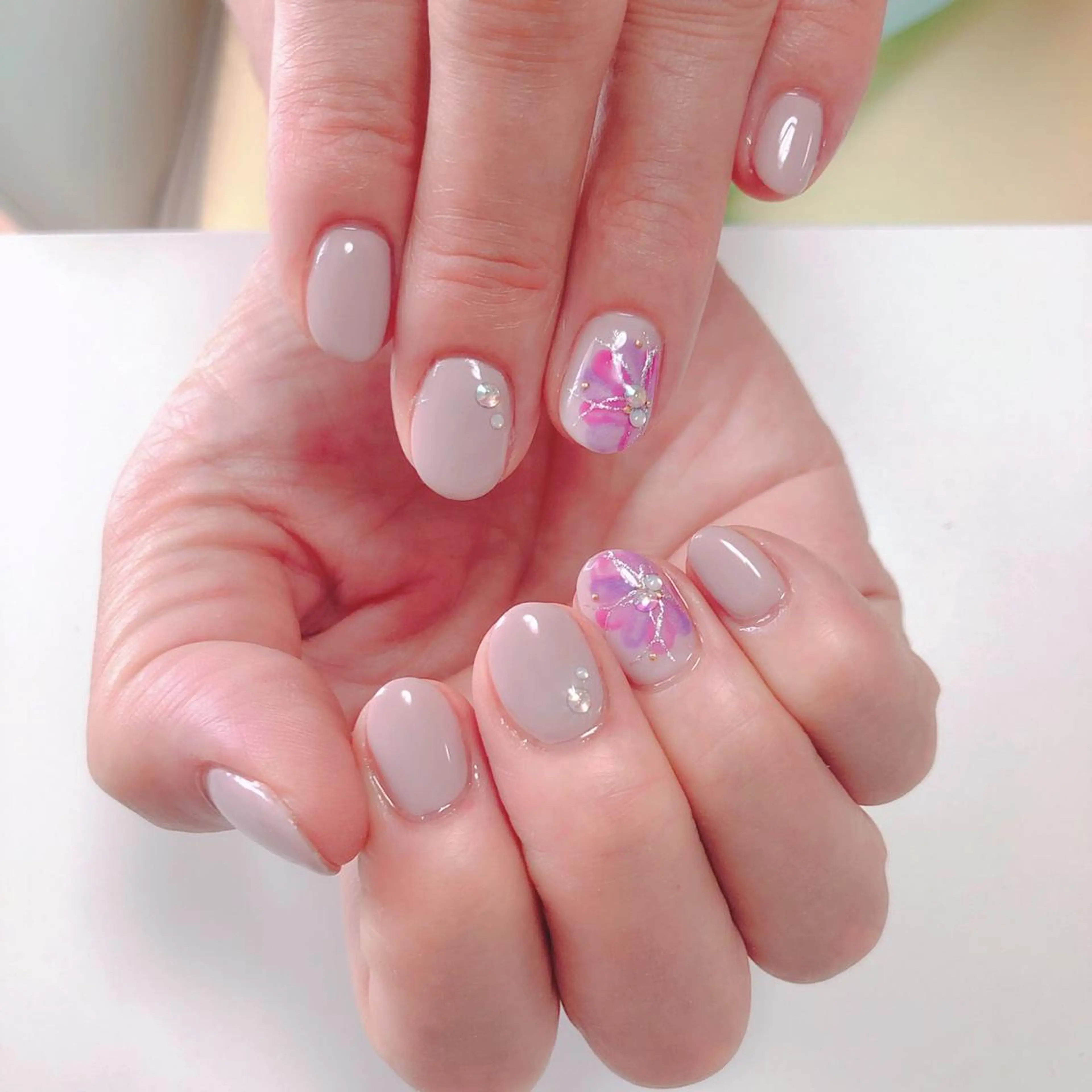 ネイル アートネイル 長さ出し フットネイル グリーン ニュアンスネイル Lily Roseスタッフ一同のマツエク・マツパデザイン