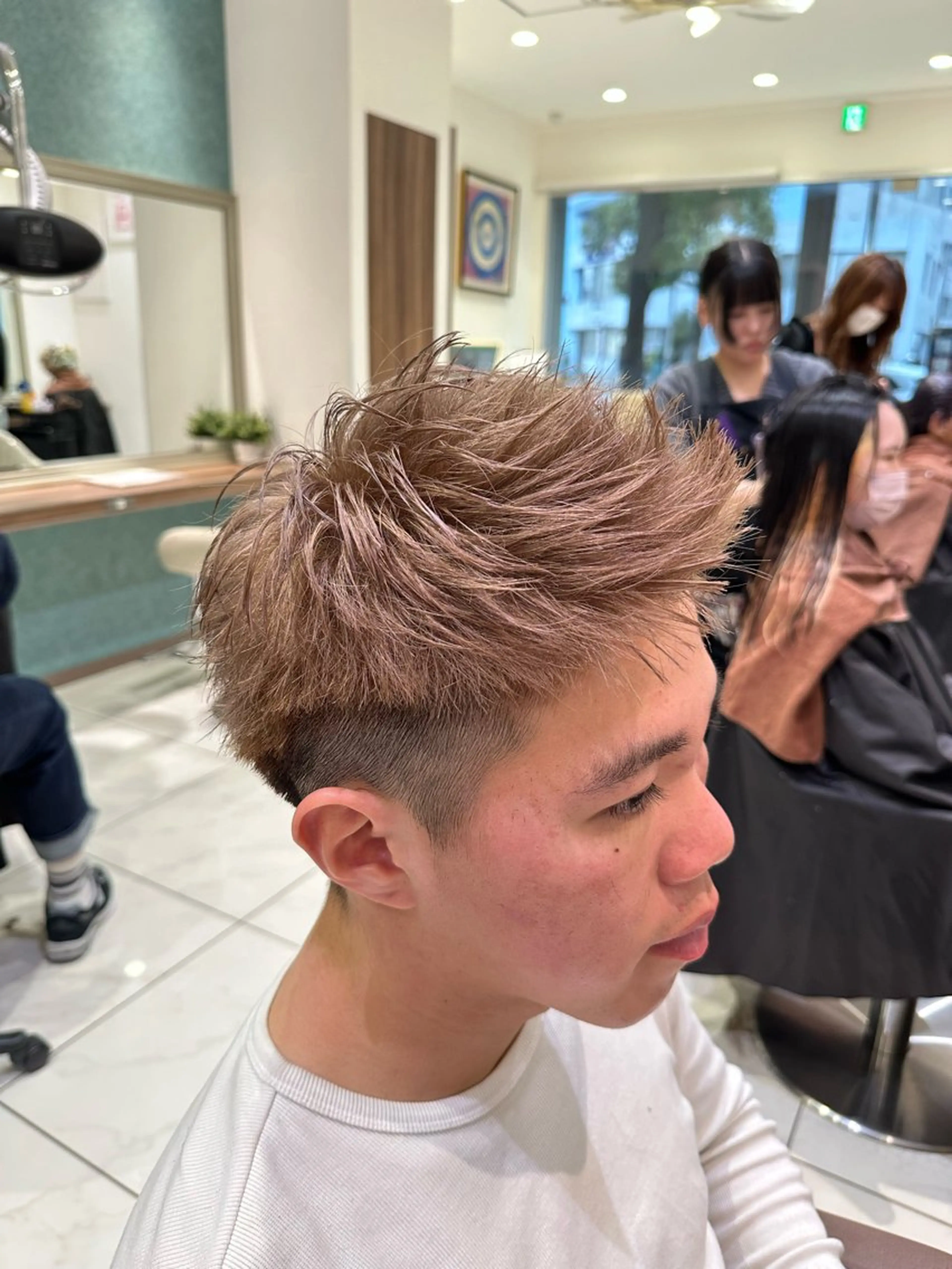 カラー メンズ メンズブリーチ モヒカン ベージュカラー ブリーチ ミルクティーベージュ カット ヘアカラー メンズカット/カラー 💠進藤龍之介のヘアスタイル