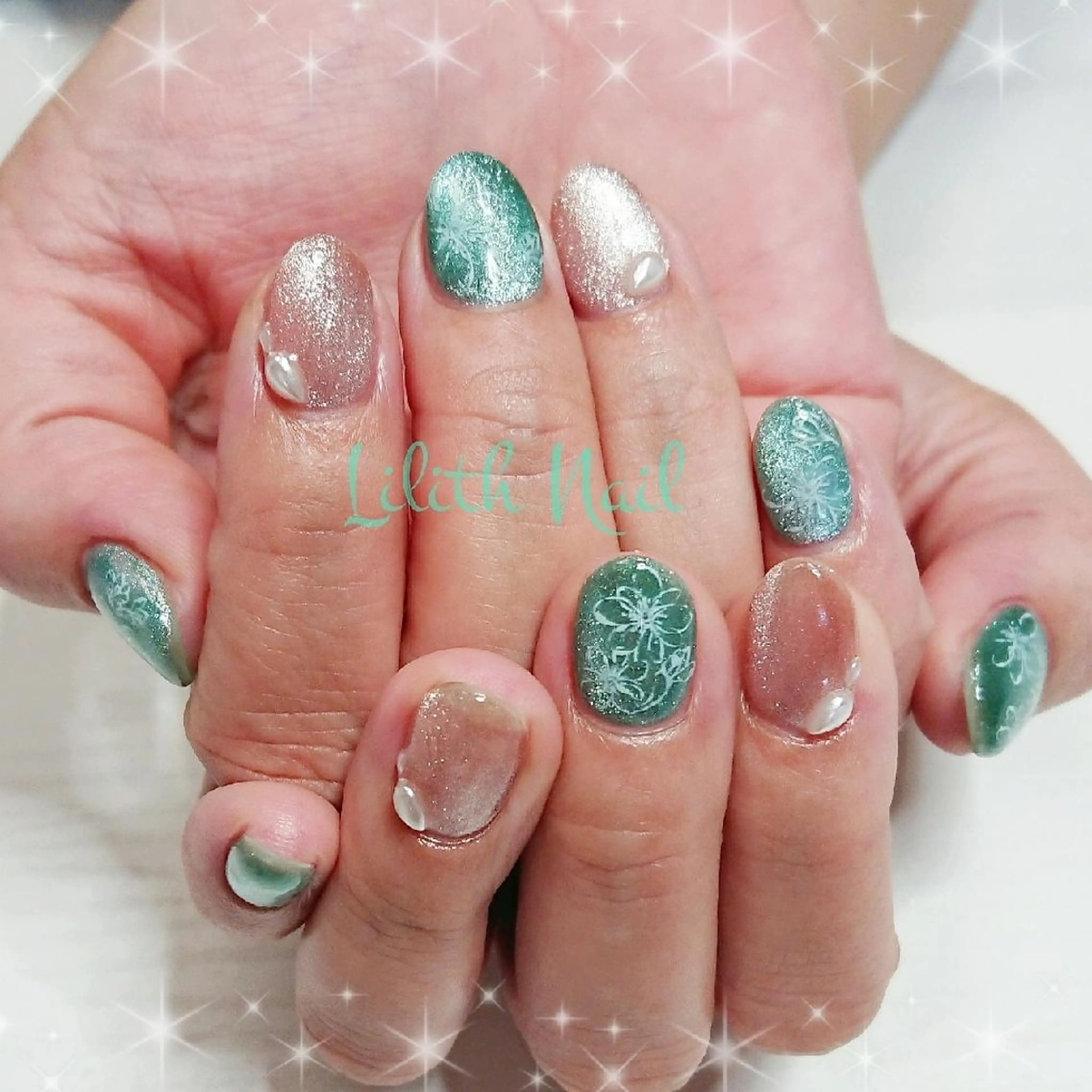 ネイル ブルー グリーン マグネットネイル 持ち込み Lilith Nailのネイルデザイン