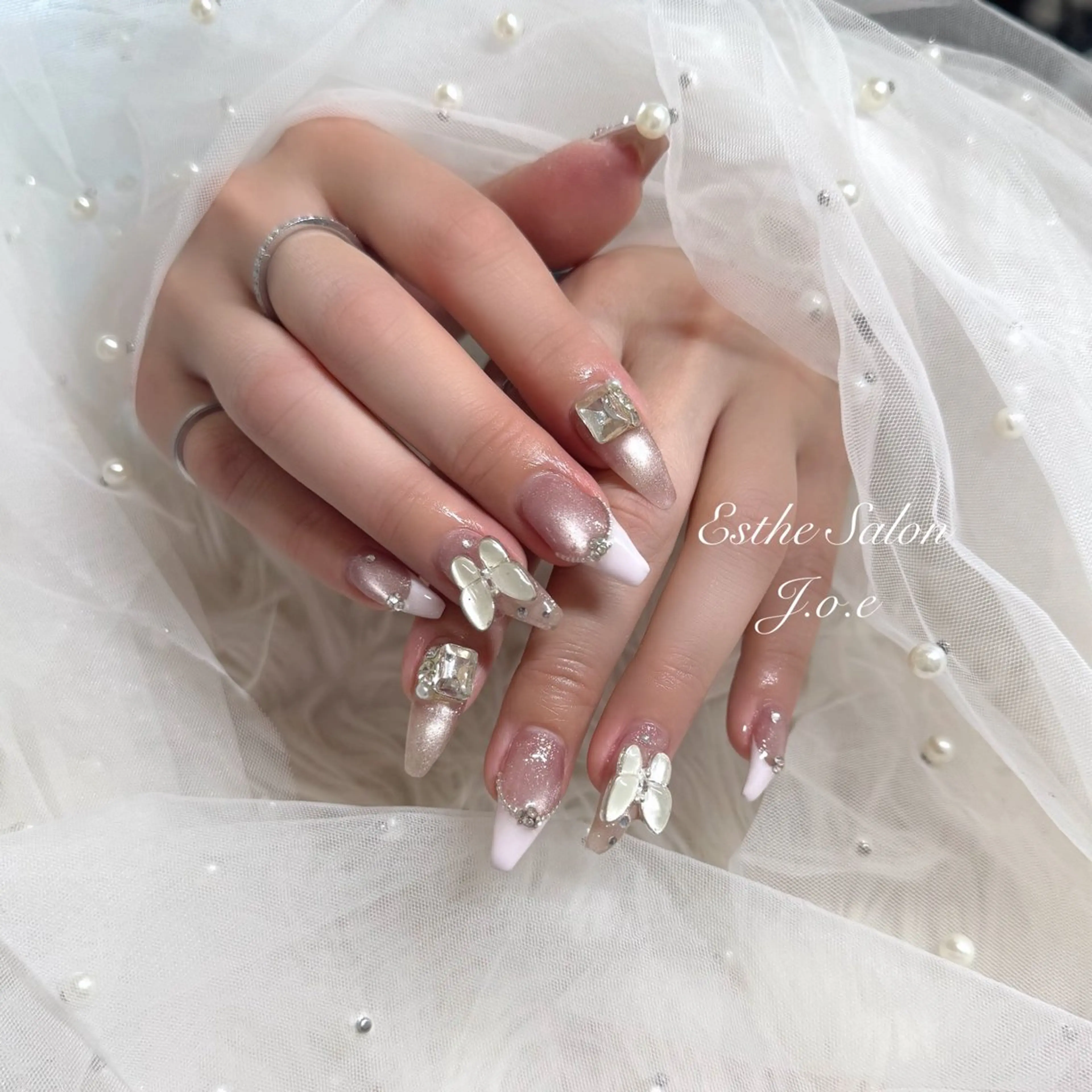 ネイル フレンチネイル マグネットネイル ハンドネイル 廣瀬 春奈のネイルデザイン