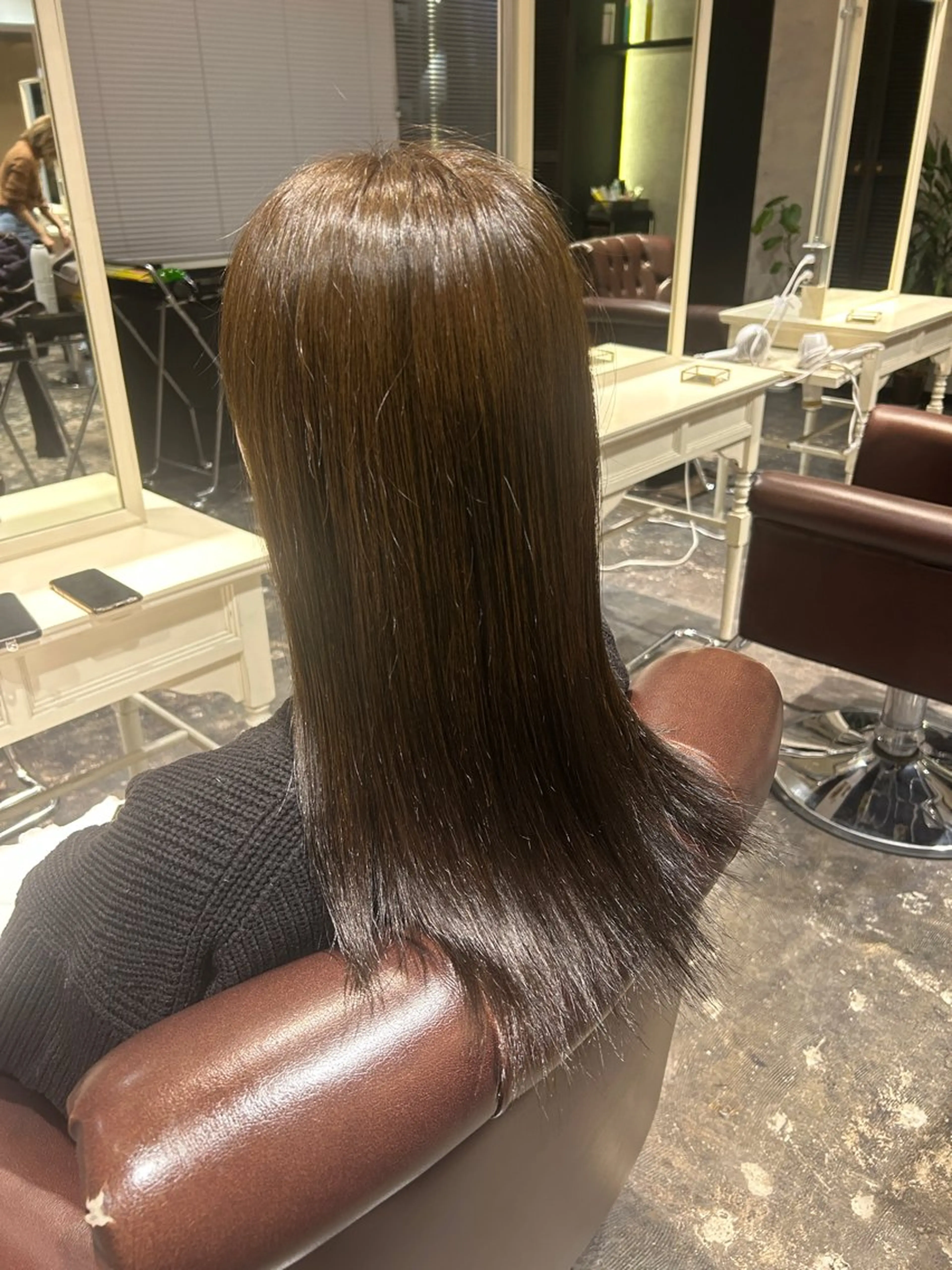 セミロング ヘアカラー 朝飛 唯菜のヘアスタイル