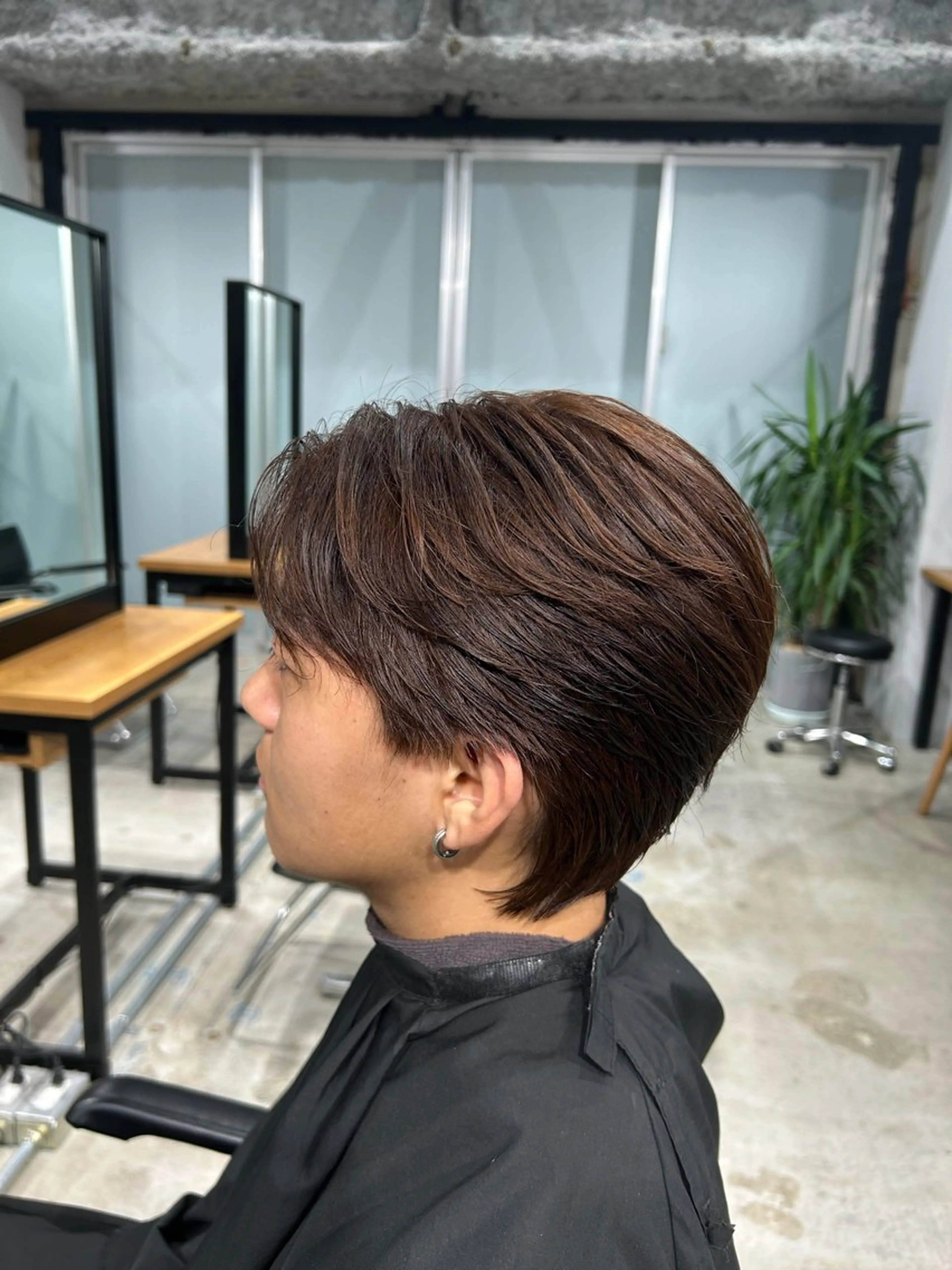 ショート カラー メンズ メンズブリーチ ビジネス ダウンパーマ フェードカット フェザーパーマ ナチュラルカラー ブリーチなし　あんりのヘアスタイル