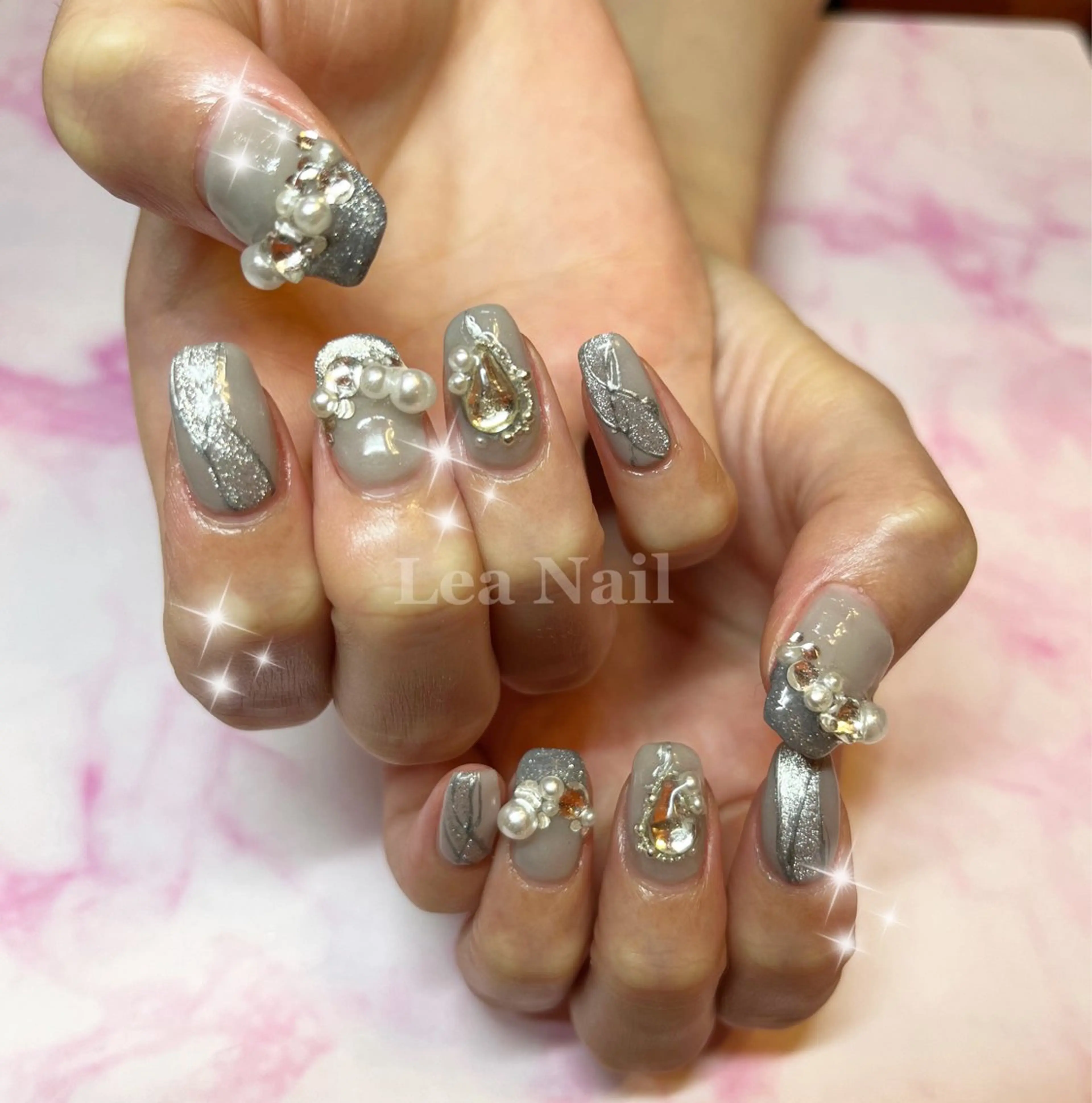 ネイル キラキラネイル シルバー ハンドネイル Lea Nailのネイルデザイン