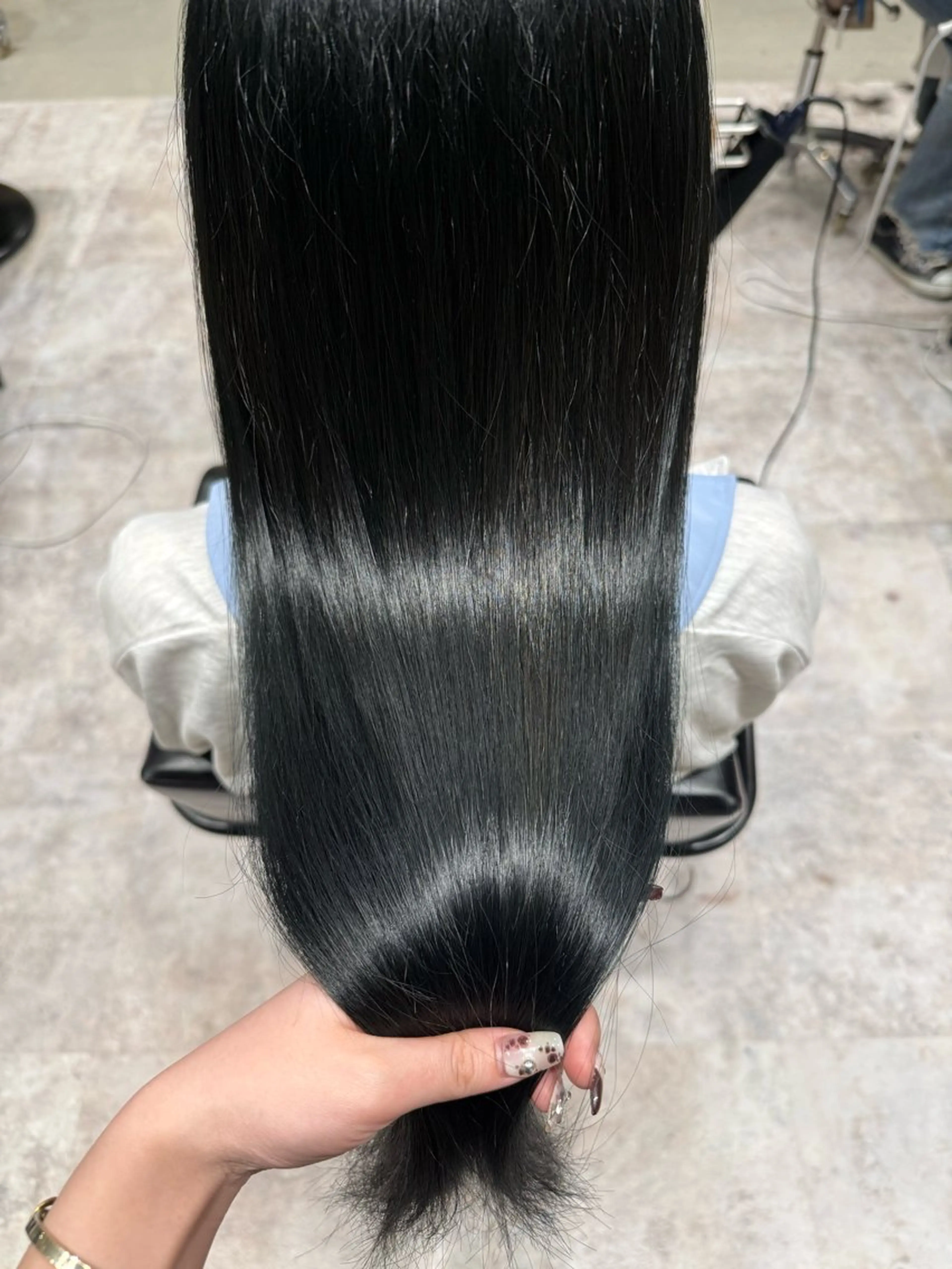 カラー 黒髪 ブルーカラー ブルーブラック 透明感カラー ヘアカラー thec rioのヘアスタイル