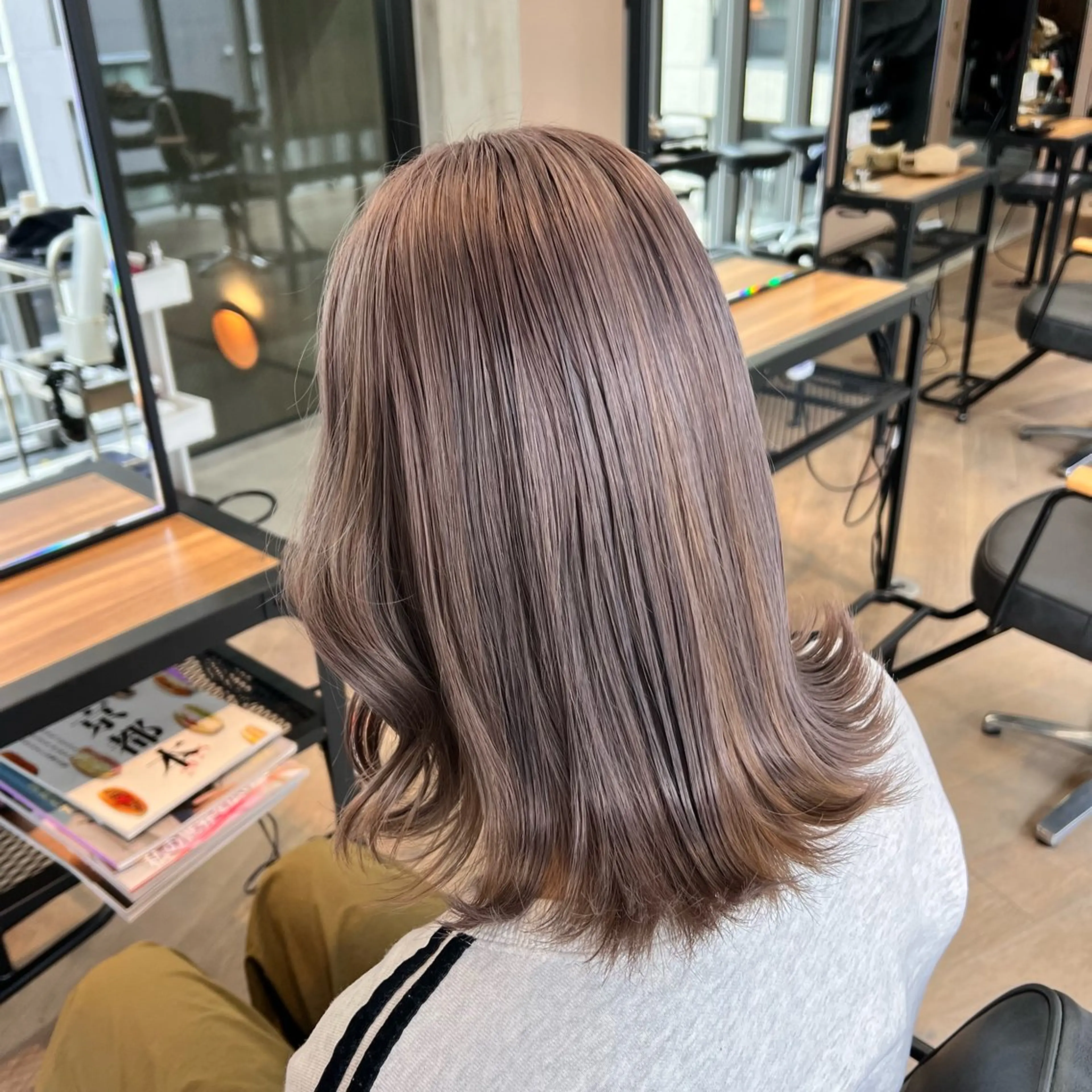 ミディアム オオバヤシ マホのヘアスタイル