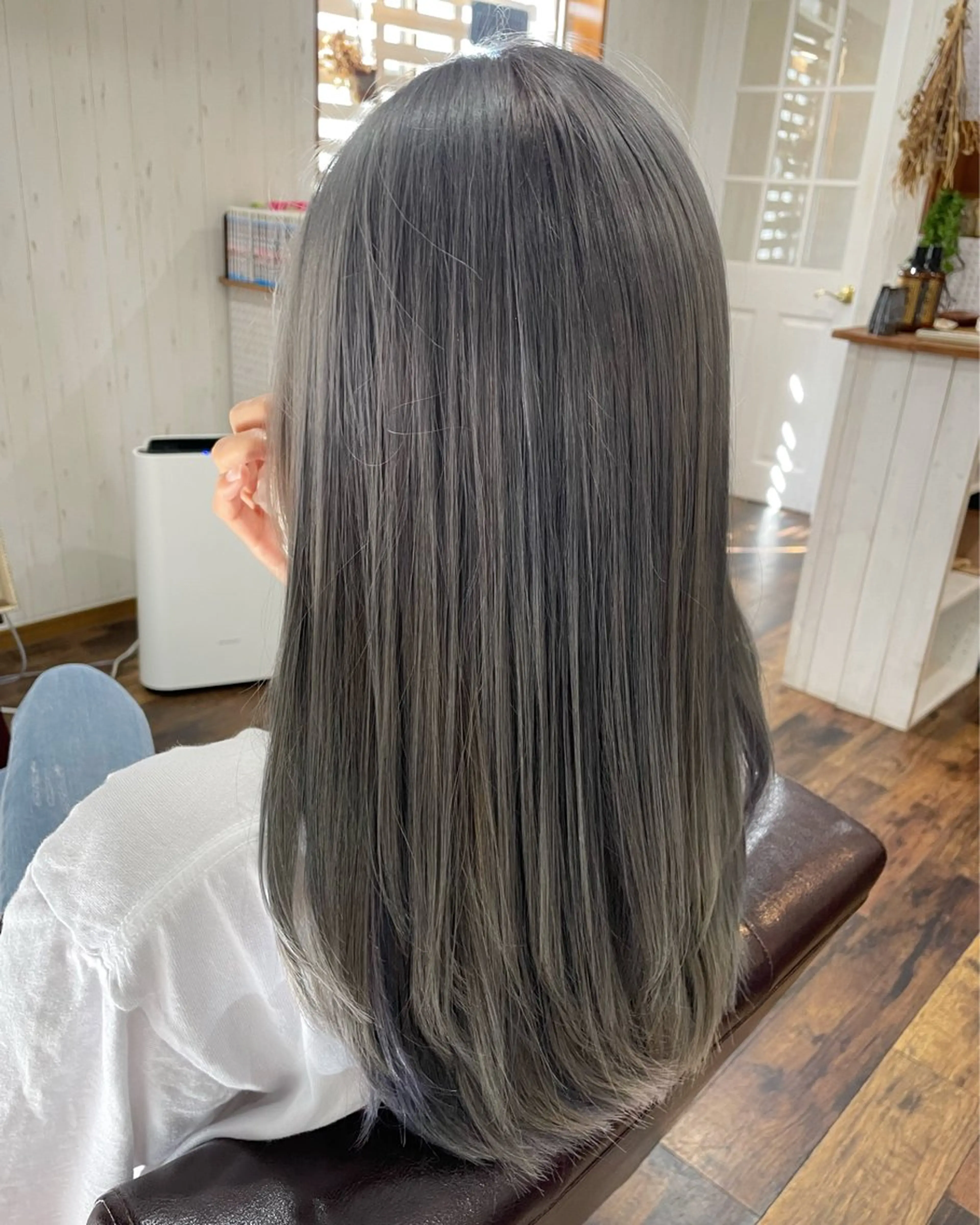 ロング カラー ブリーチ ケアブリーチ グレージュ トリートメント 西川 敏夫のヘアスタイル