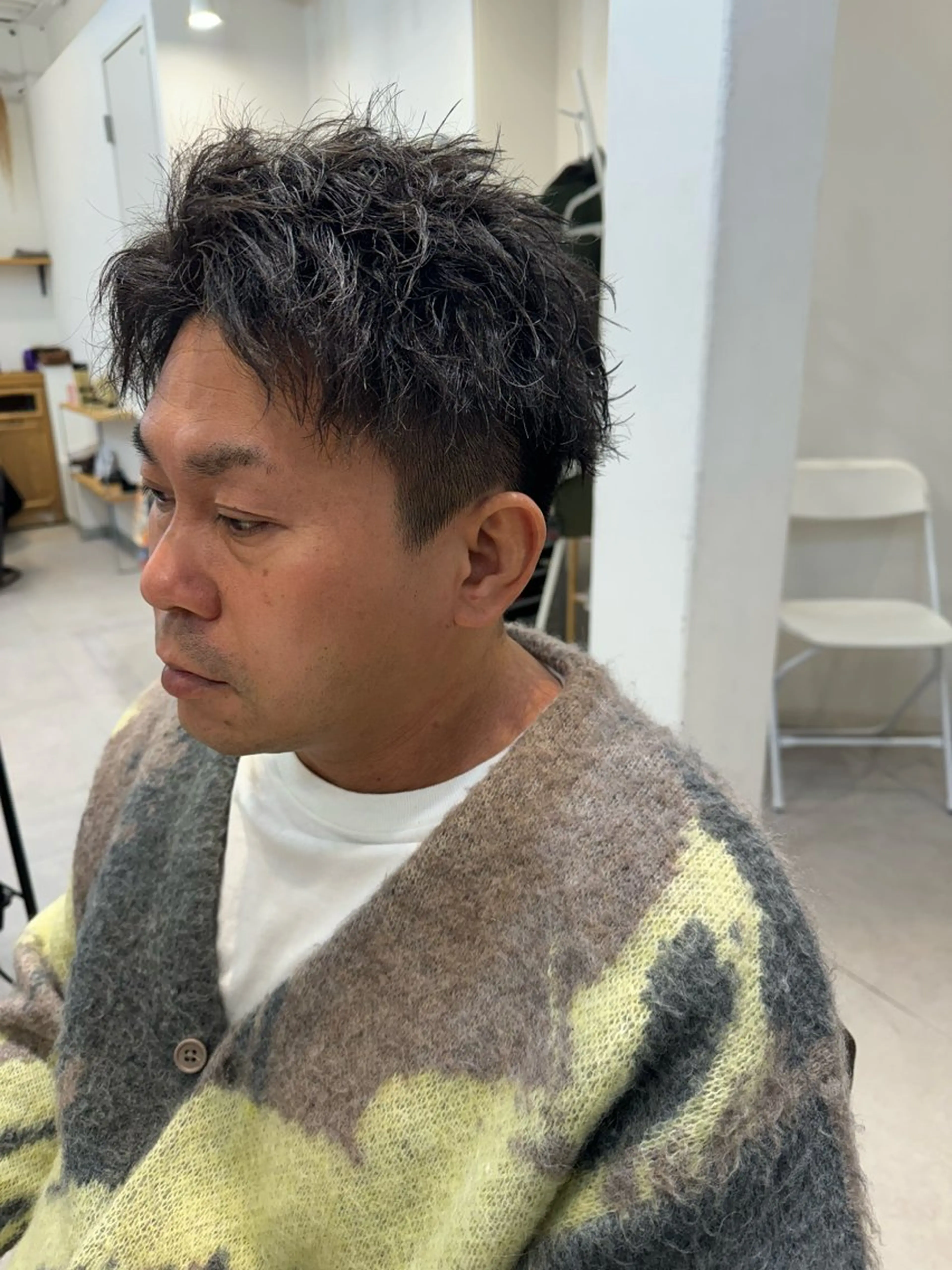 ミディアム パーマ メンズ ミディアムパーマ メンズパーマ カット パーマ トリートメント 似合う髪型が 分からない方へのヘアスタイル