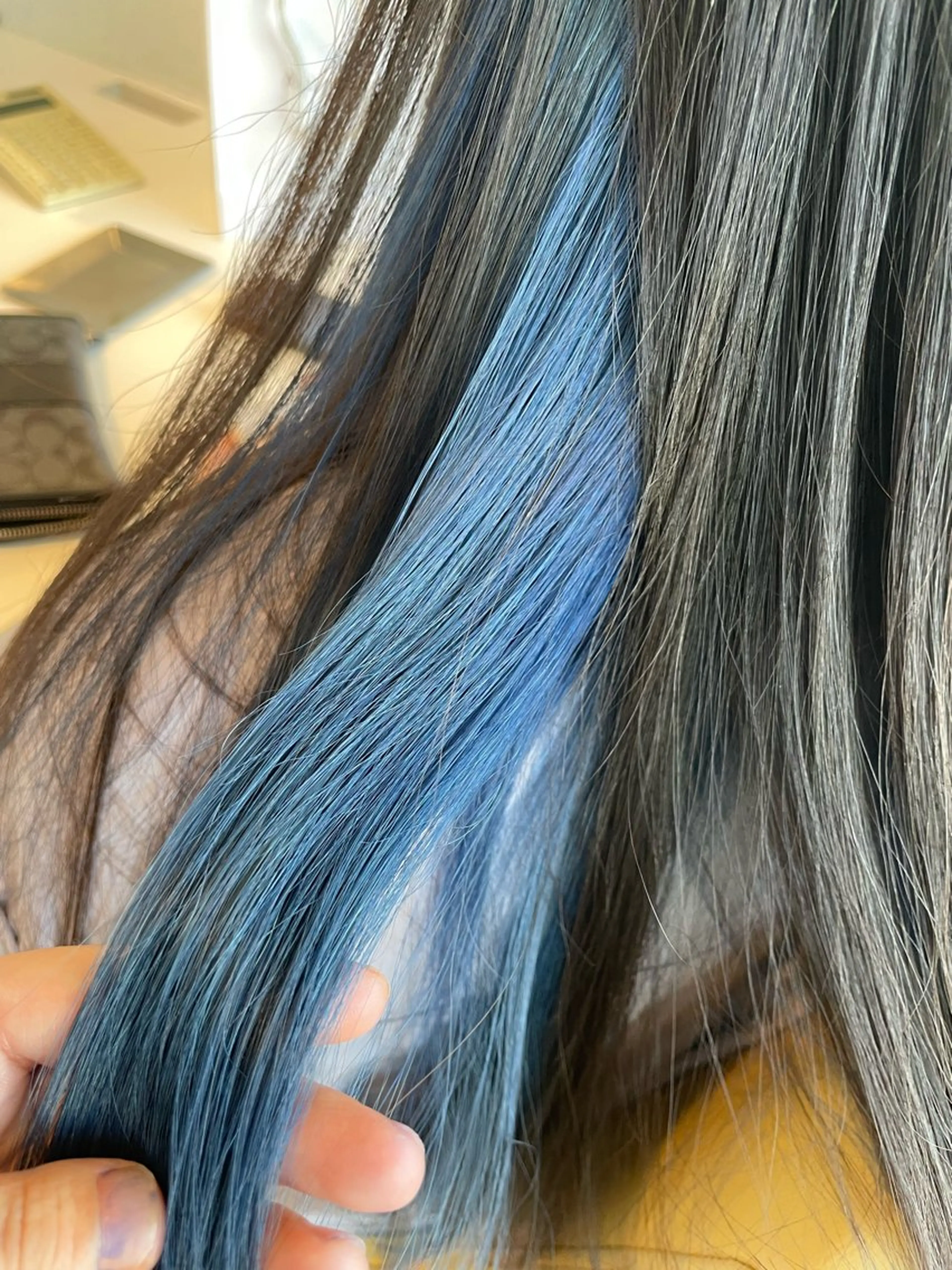 ロング カラー ブリーチ ブルーカラー ヘアカラー Canon/ インナーカラー/小倉のヘアスタイル