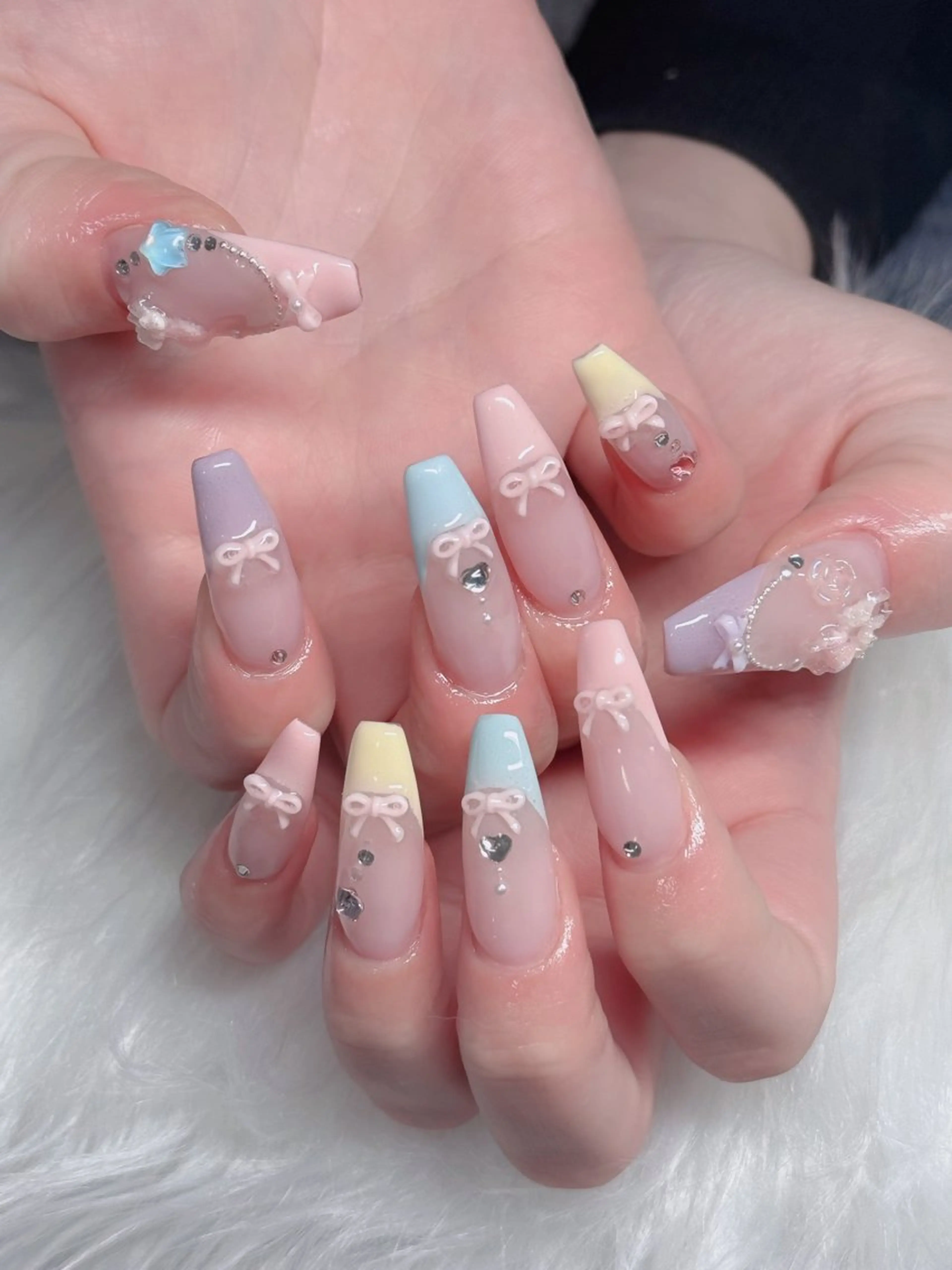 ネイル オーロラネイル フレンチネイル ジェルネイル ハロウィン キラキラネイル H.baby Nail Salonのネイルデザイン