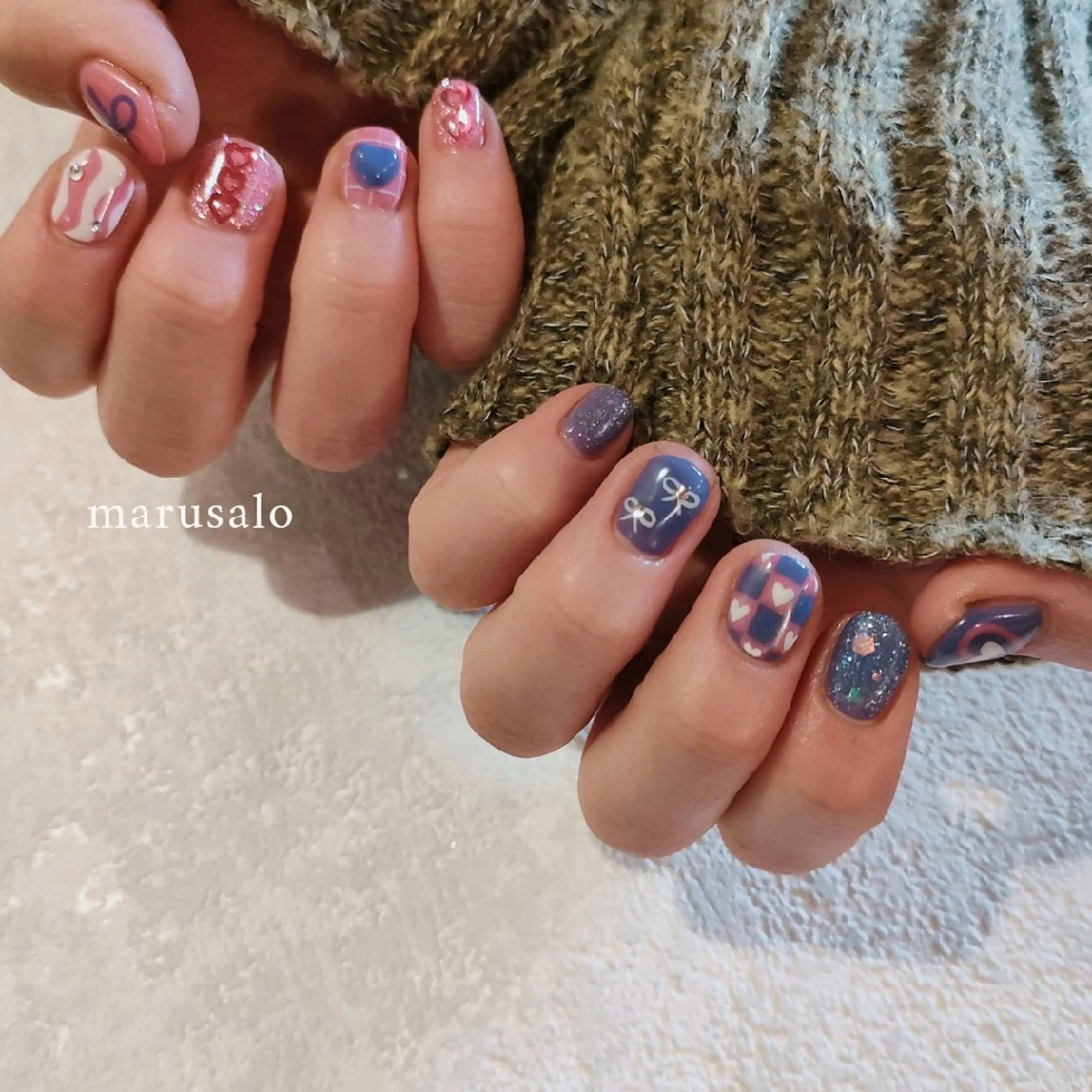 ネイル ブルー ハート キラキラネイル ピンク ショートネイル ハンドネイル marusalo nailのネイルデザイン